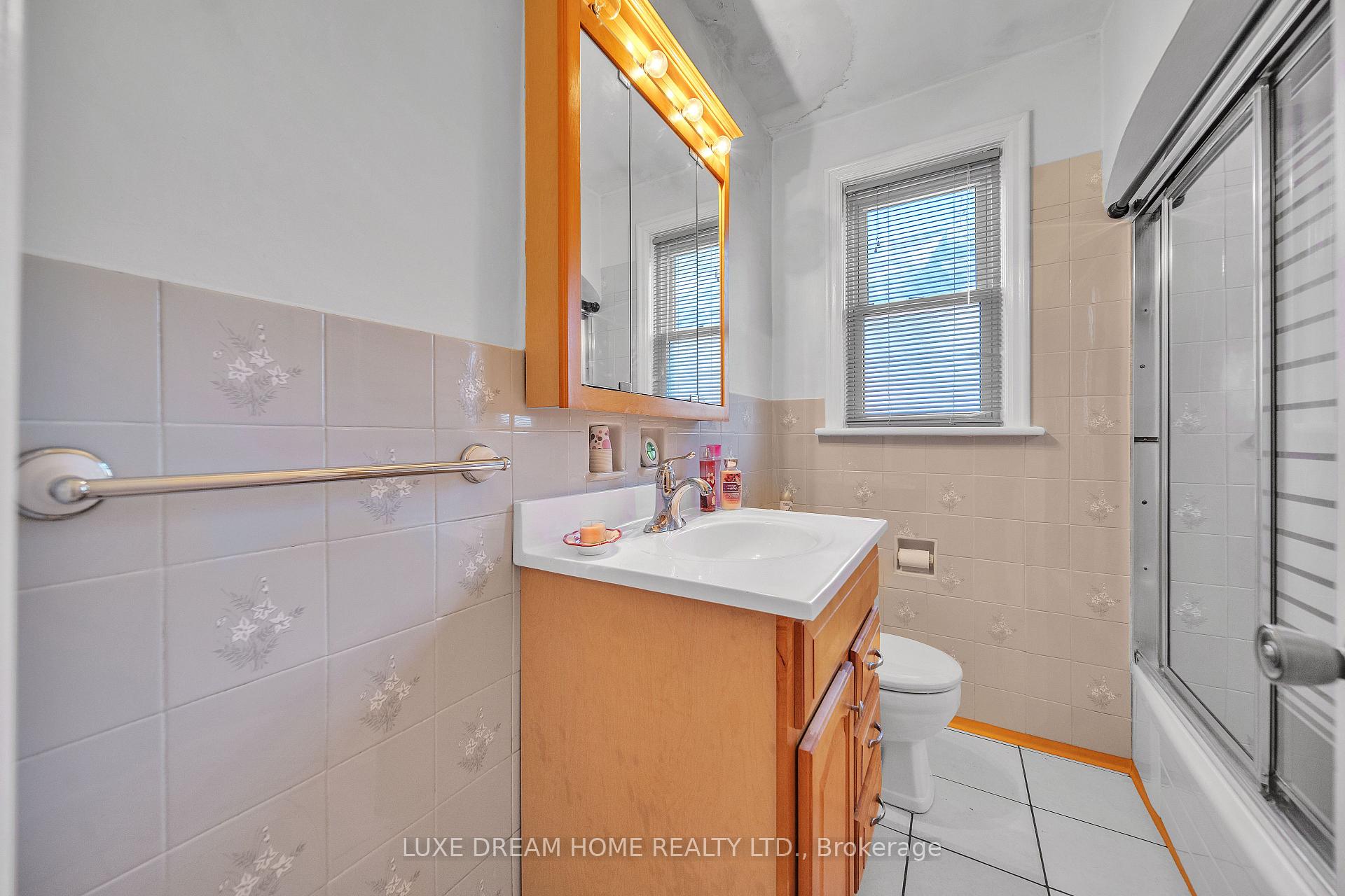 Photo 19 of 294 East 17th Street, Hamilton, Inch Park — HOMEH