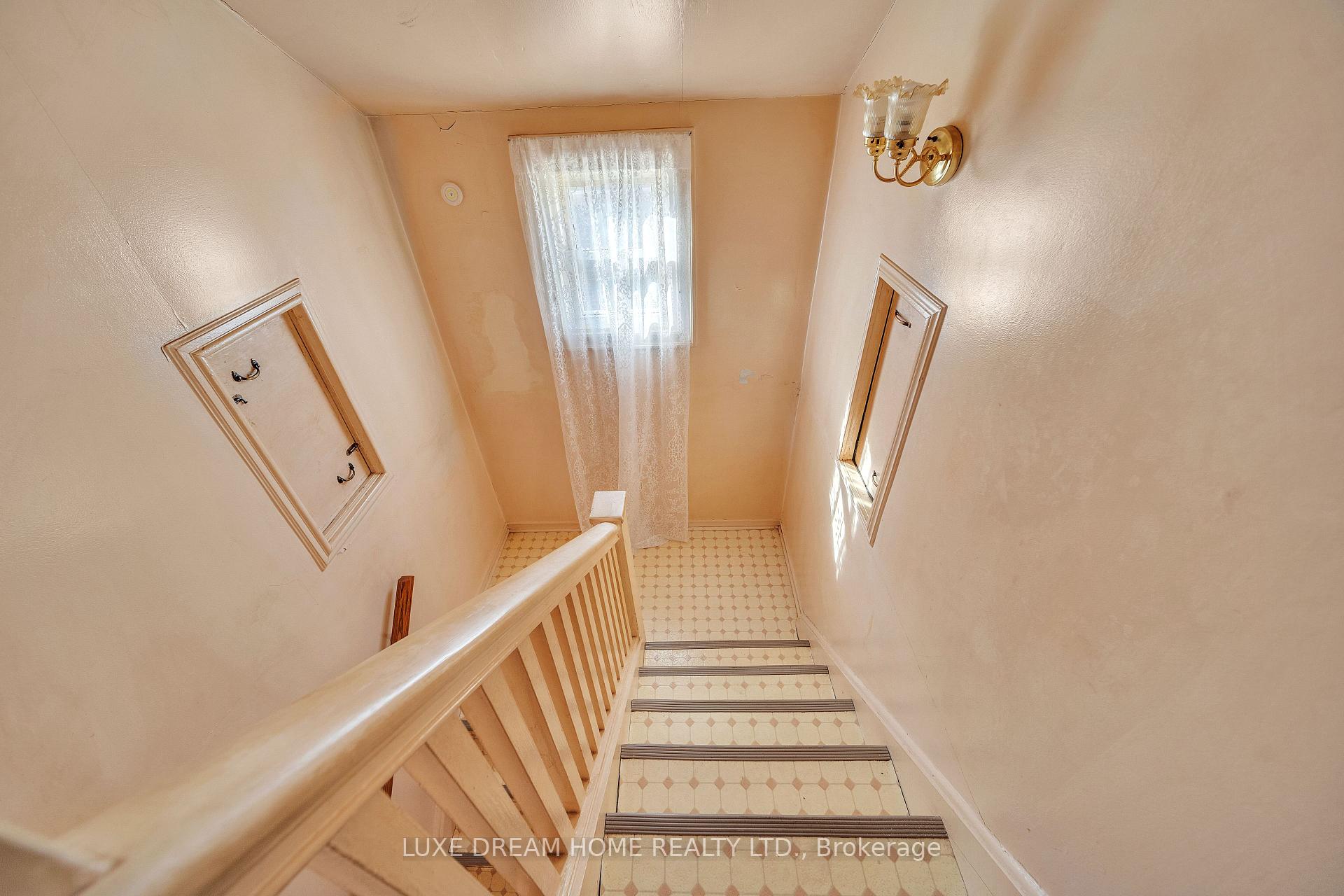 Photo 21 of 294 East 17th Street, Hamilton, Inch Park — HOMEH