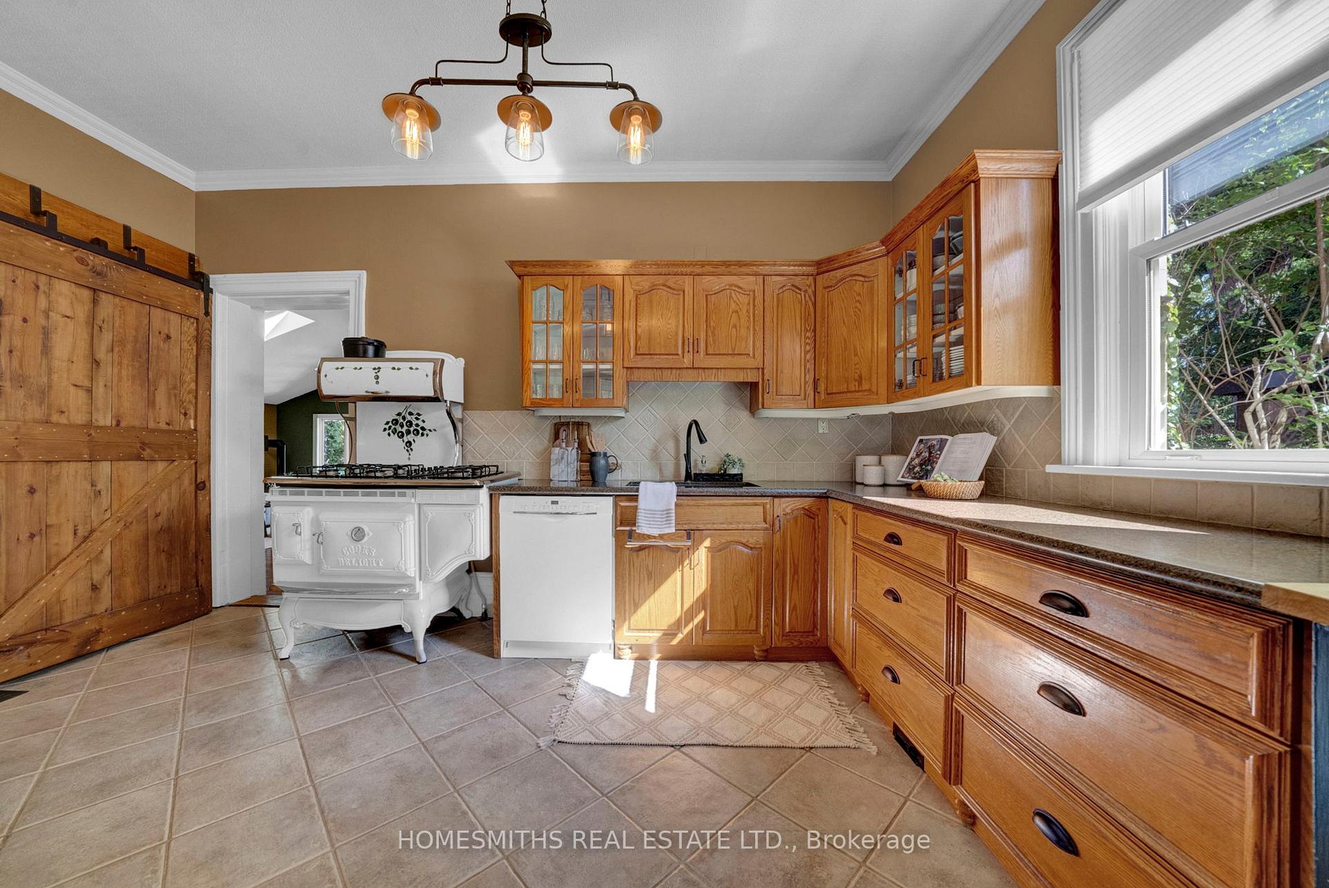 Photo 14 of 3 Ontario Street, Clarington, Bowmanville — HOMEH