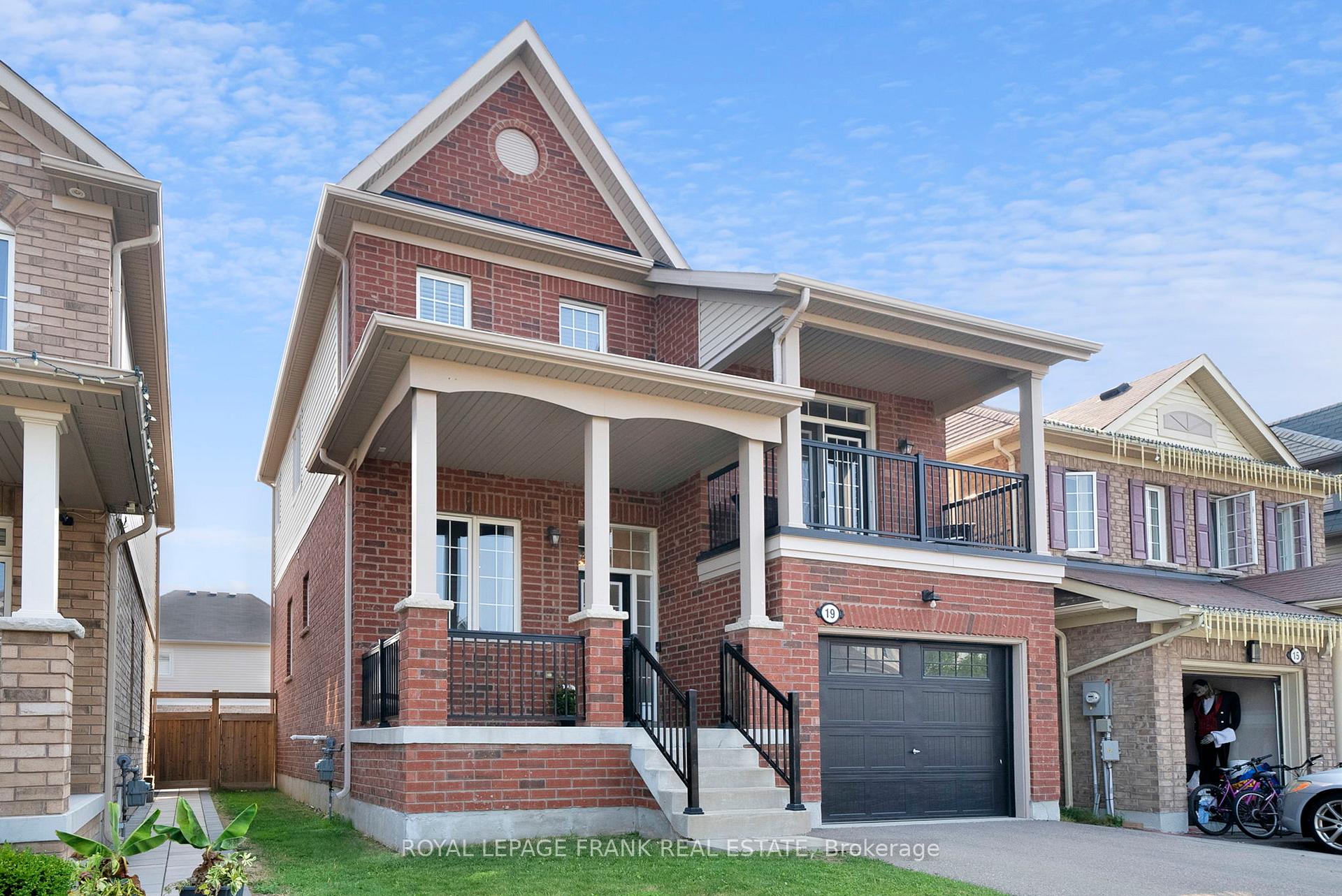 Photo 2 of 19 Jack Roach Street, Clarington, Bowmanville — HOMEH