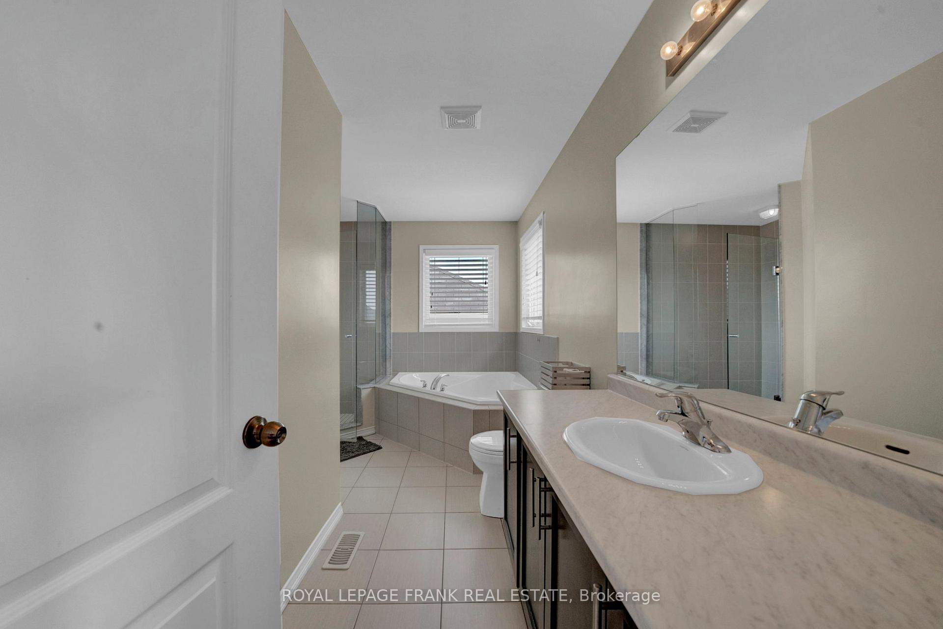 Photo 21 of 19 Jack Roach Street, Clarington, Bowmanville — HOMEH