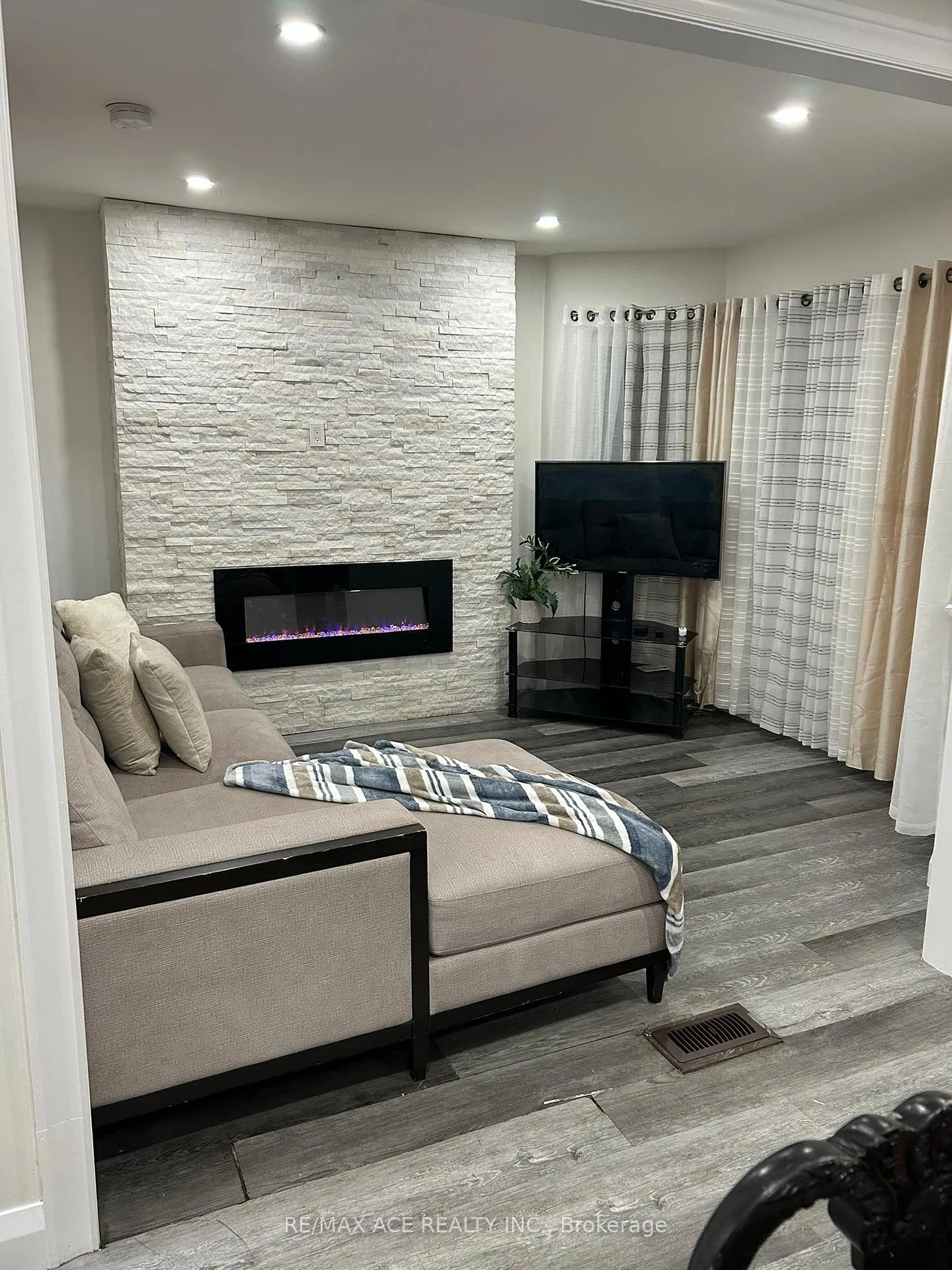 Photo 10 of 244 Etna Avenue, Oshawa, Central — HOMEH