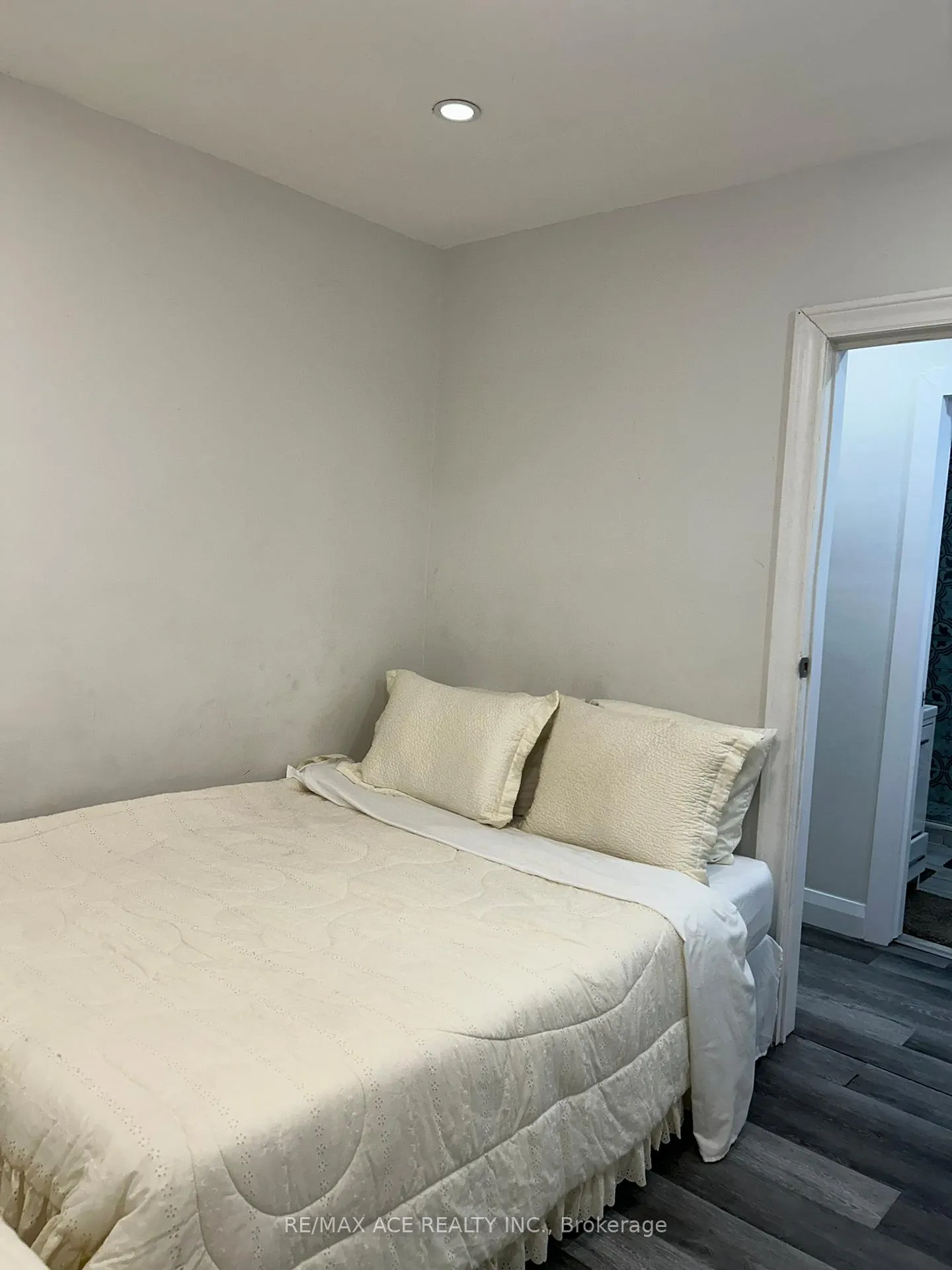 Photo 16 of 244 Etna Avenue, Oshawa, Central — HOMEH