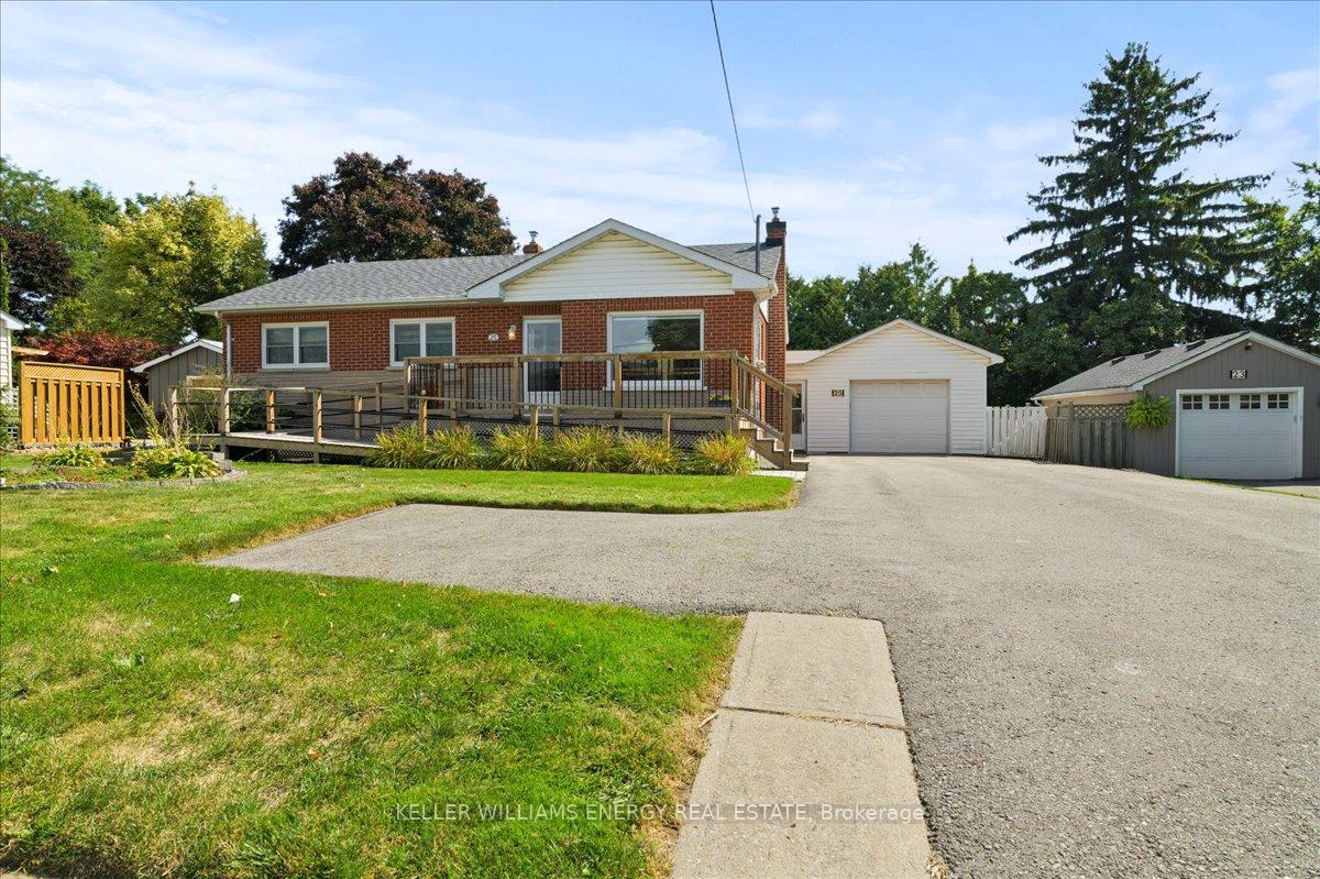 Photo 3 of 25 Concession Street E, Clarington, Bowmanville — HOMEH