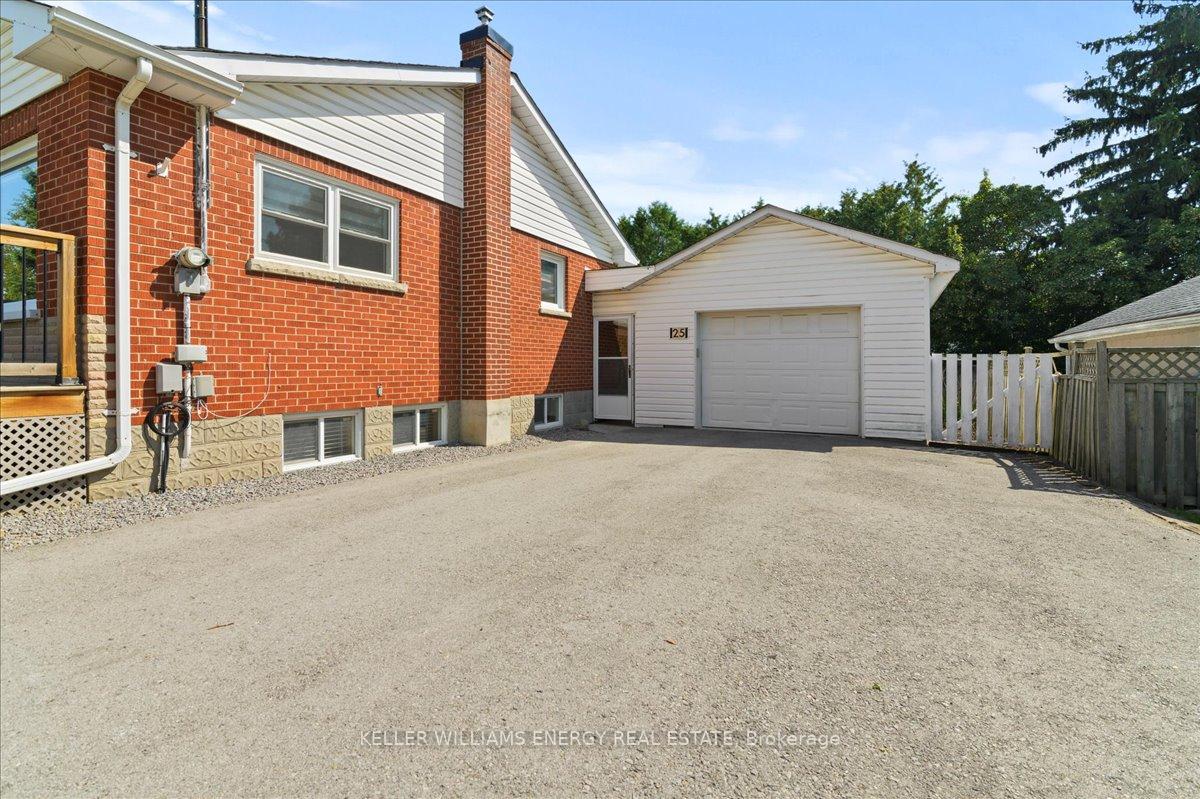 Photo 5 of 25 Concession Street E, Clarington, Bowmanville — HOMEH