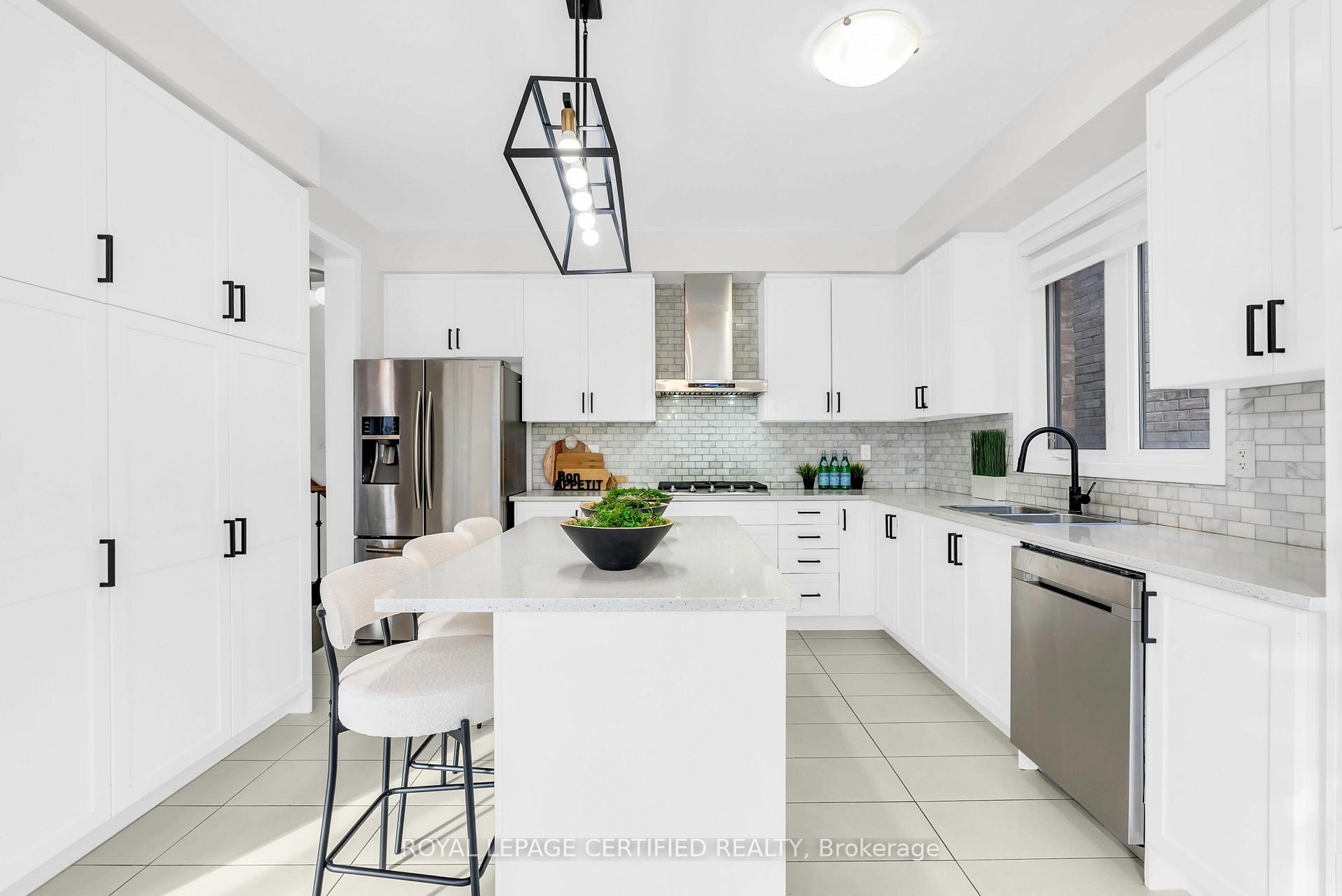 Photo 11 of 35 Bedrock Drive E, Hamilton, Stoney Creek — HOMEH