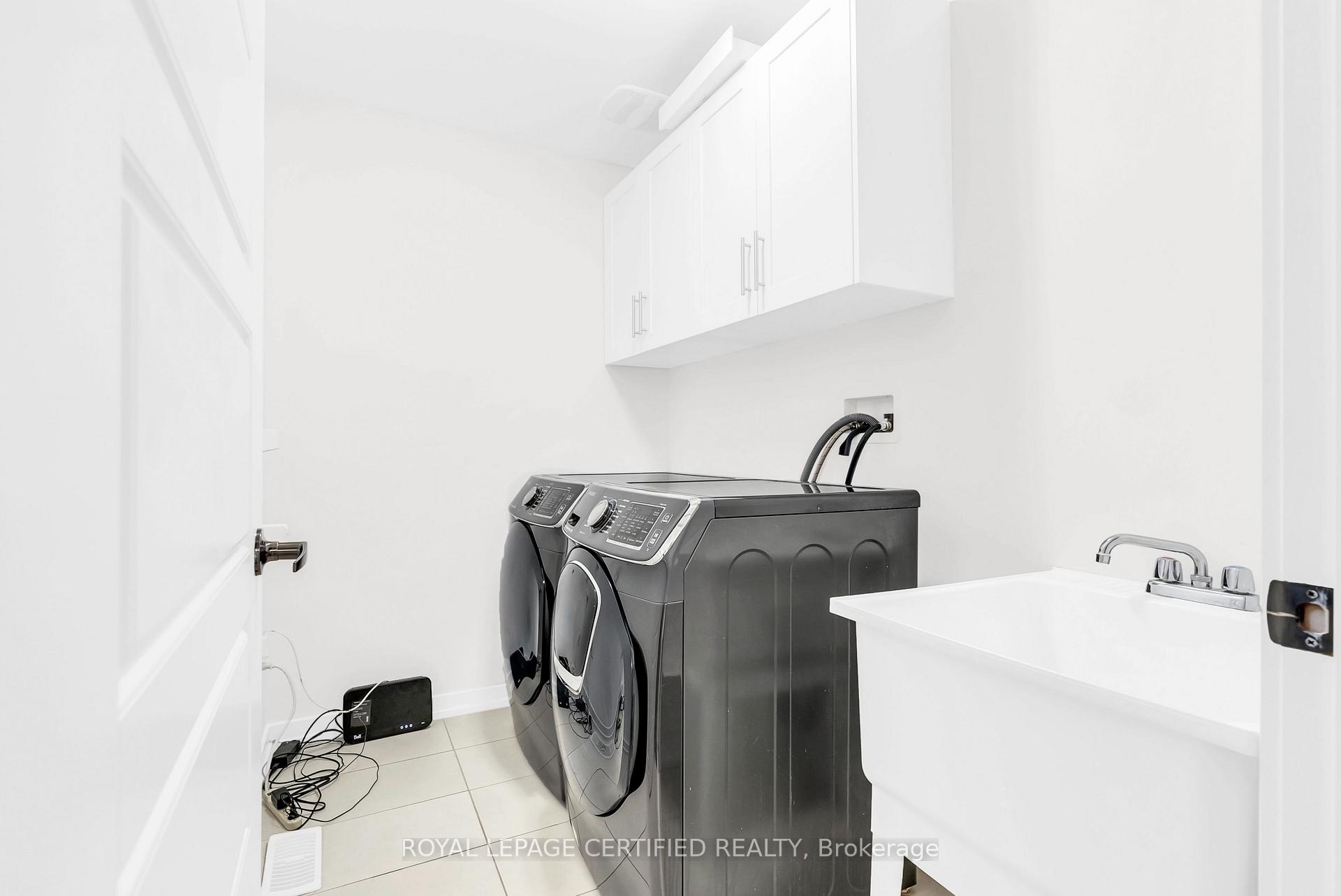 Photo 22 of 35 Bedrock Drive E, Hamilton, Stoney Creek — HOMEH