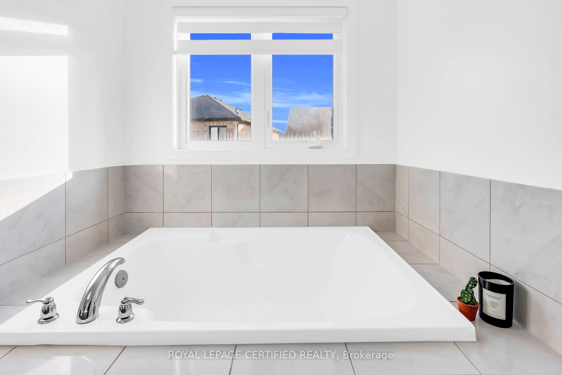 Photo 33 of 35 Bedrock Drive E, Hamilton, Stoney Creek — HOMEH