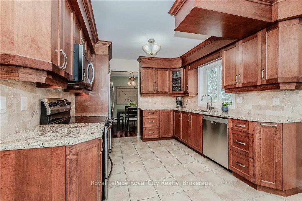 Photo 5 of 5 Hazelwood Drive, Guelph, Kortright Hills — HOMEH