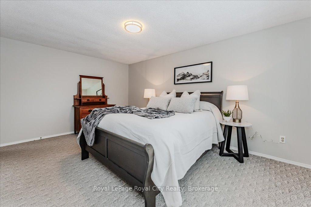 Photo 10 of 5 Hazelwood Drive, Guelph, Kortright Hills — HOMEH