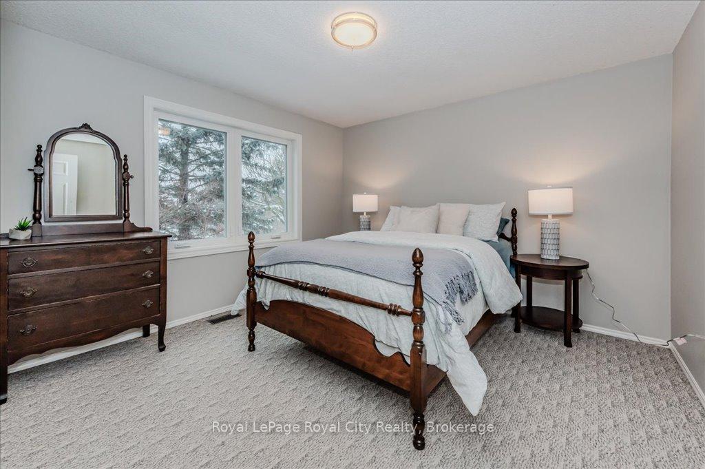 Photo 12 of 5 Hazelwood Drive, Guelph, Kortright Hills — HOMEH