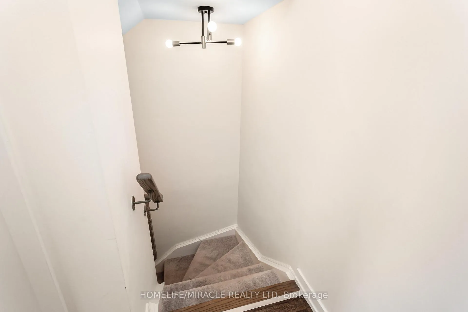 Photo 10 of 285 Dalhousie Street, Vaughan, Vaughan Grove — HOMEH