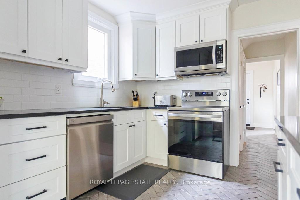 Photo 10 of 68 Bond Street S, Hamilton, Westdale — HOMEH