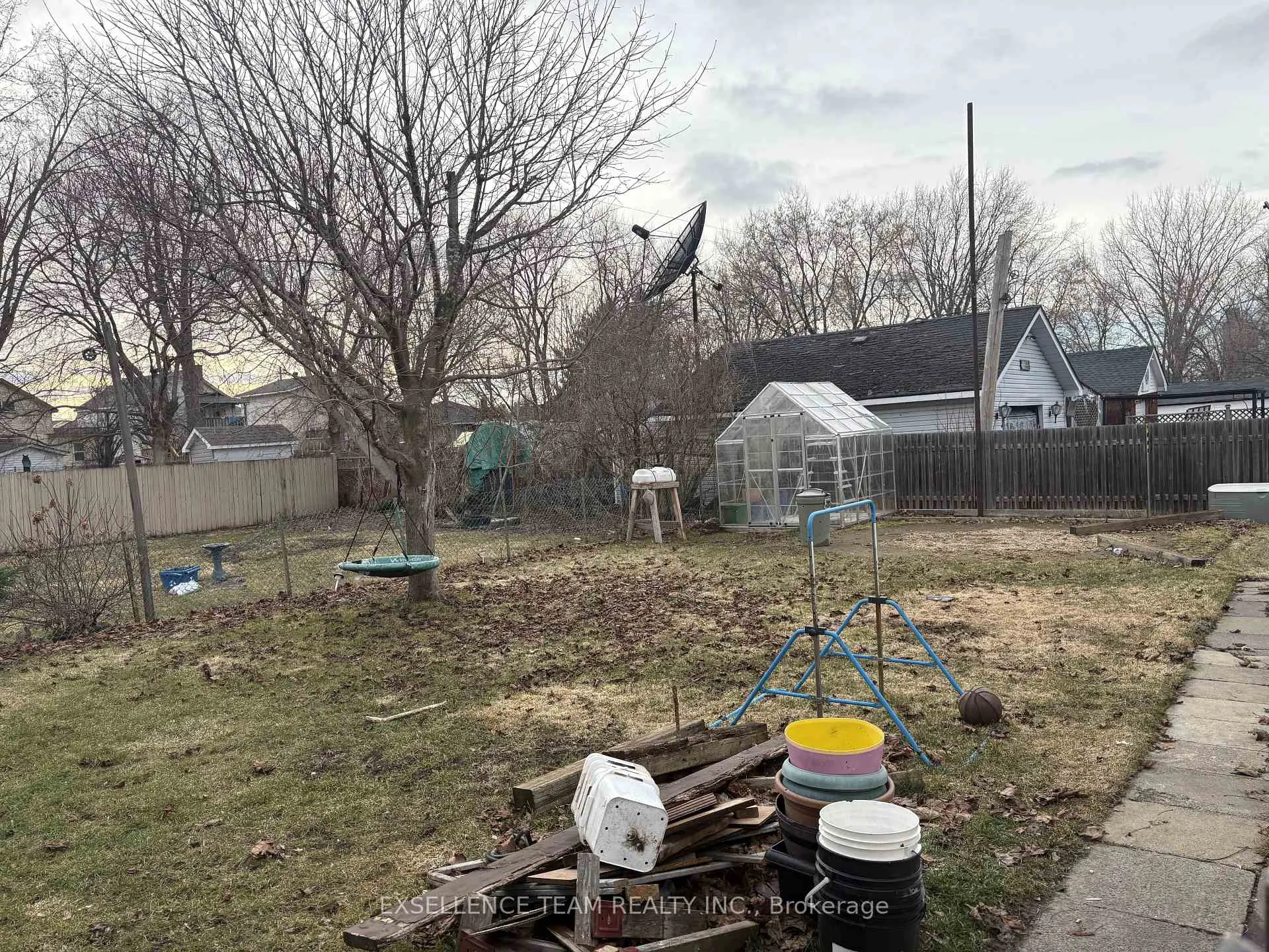 Photo 3 of 225-225A 8TH Street W, Cornwall — HOMEH