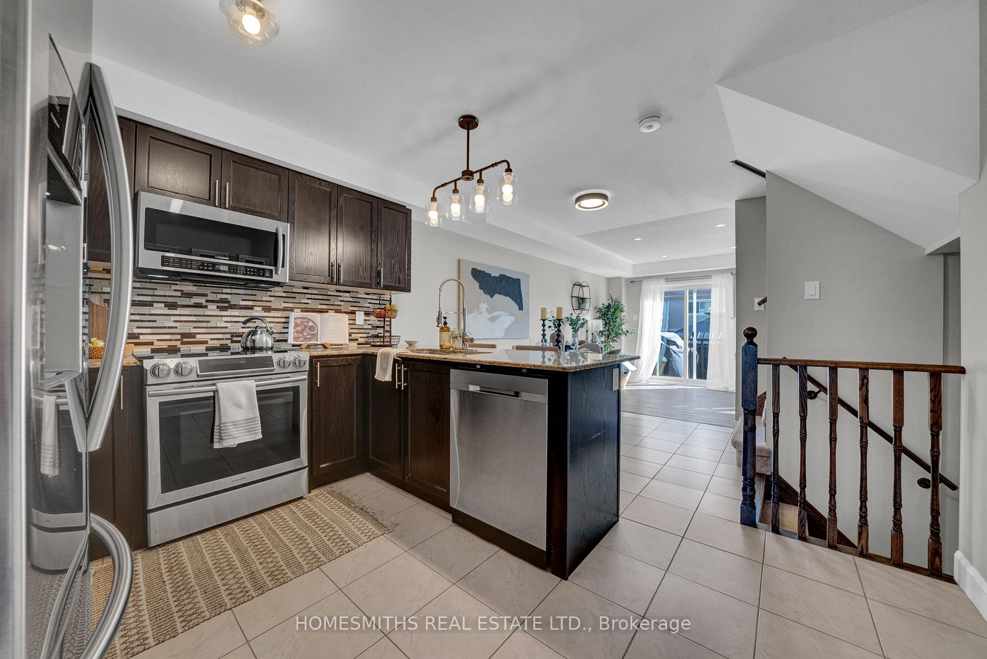 Photo 3 of 66 John Matthew Crescent, Clarington, Bowmanville — HOMEH
