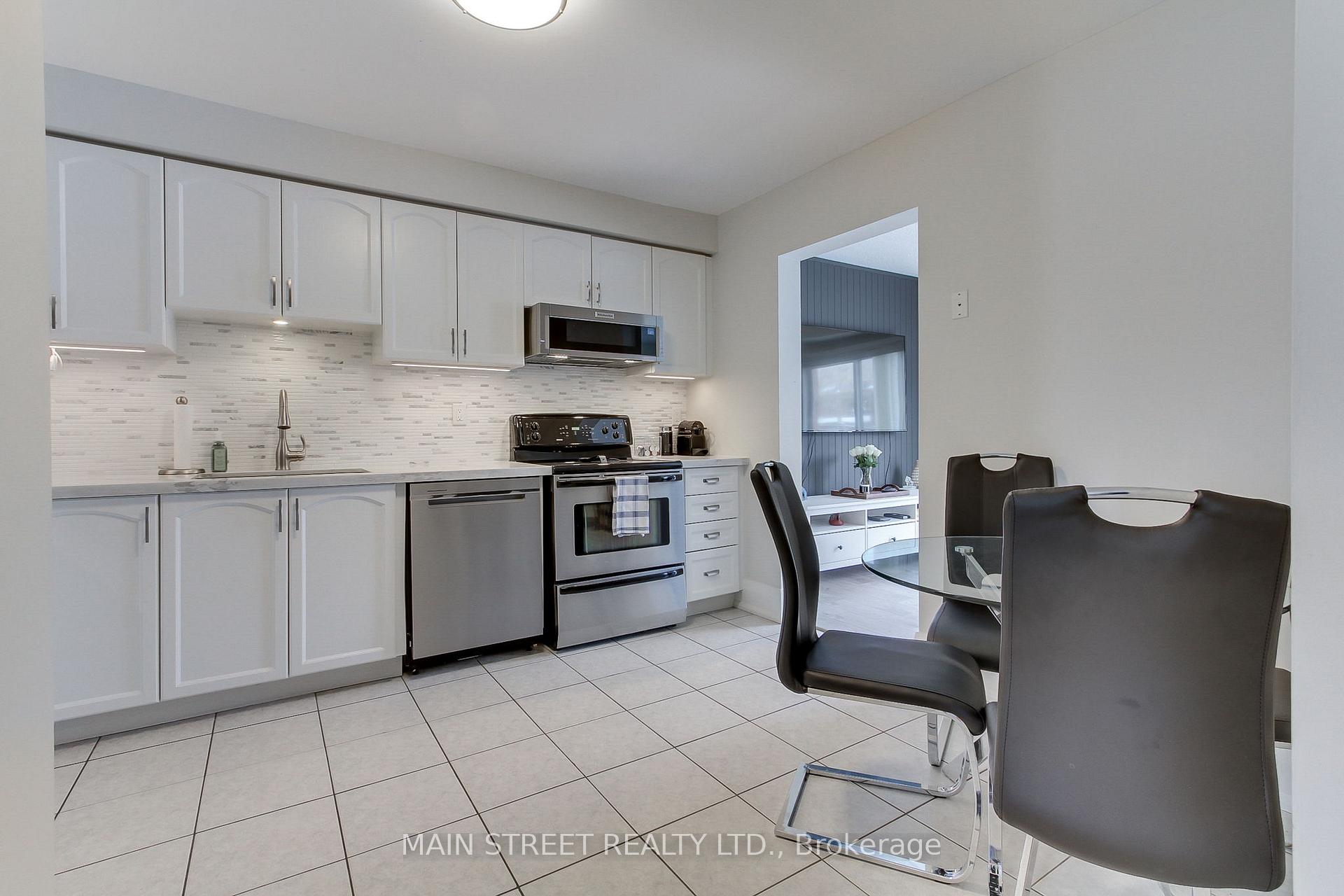 Photo 9 of 27 Crittenden Drive, Georgina, Keswick South — HOMEH