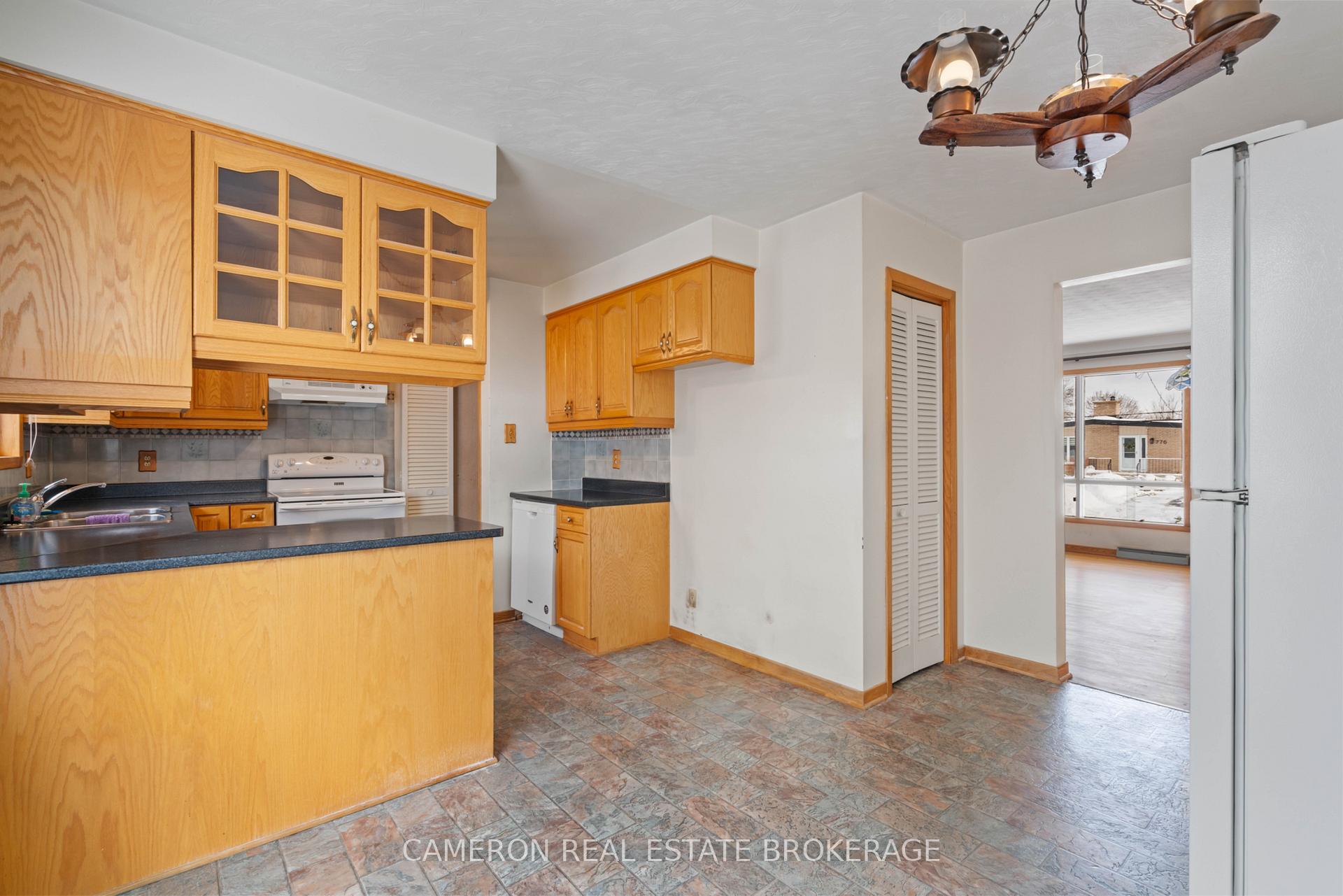 Photo 7 of 777 Iroquois Drive, Cornwall — HOMEH