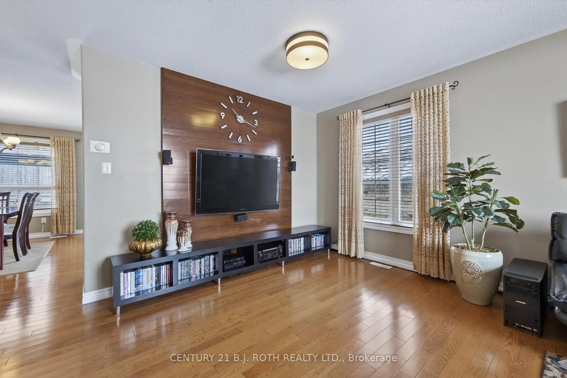 Photo 2 of 115 Lion's Gate Boulevard, Barrie, Little Lake — HOMEH