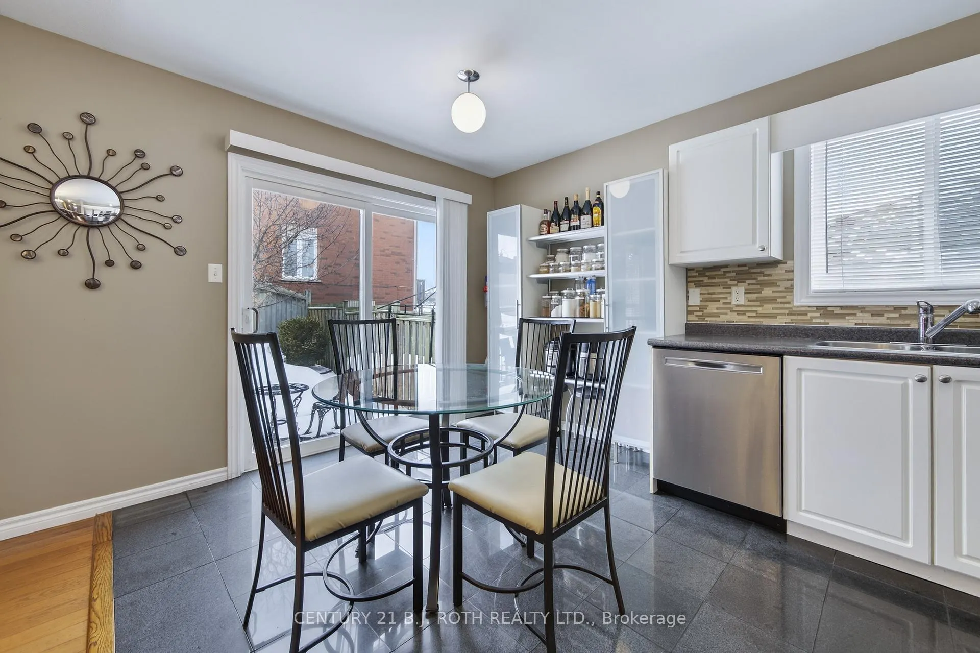 Photo 6 of 115 Lion's Gate Boulevard, Barrie, Little Lake — HOMEH