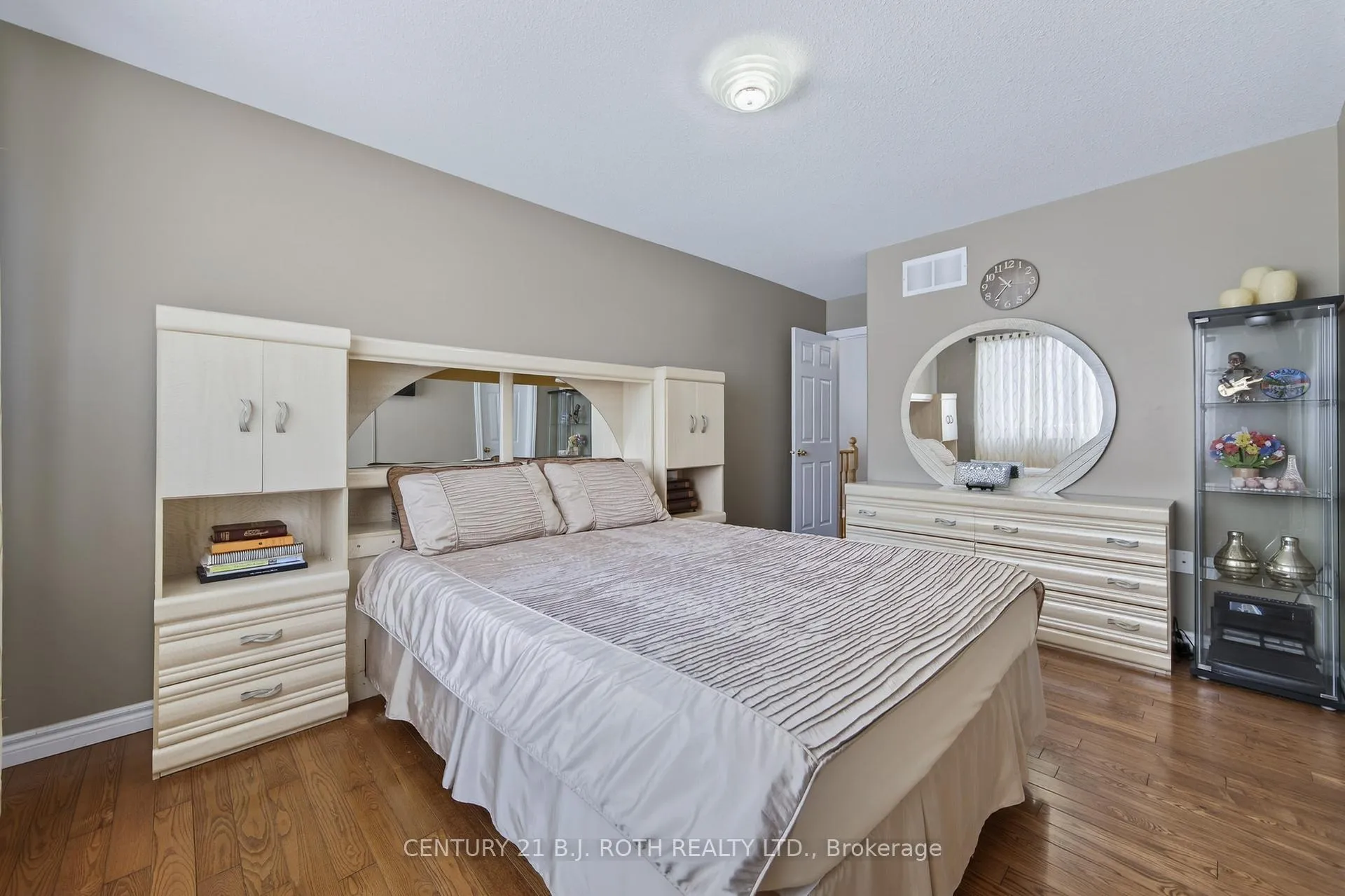 Photo 7 of 115 Lion's Gate Boulevard, Barrie, Little Lake — HOMEH