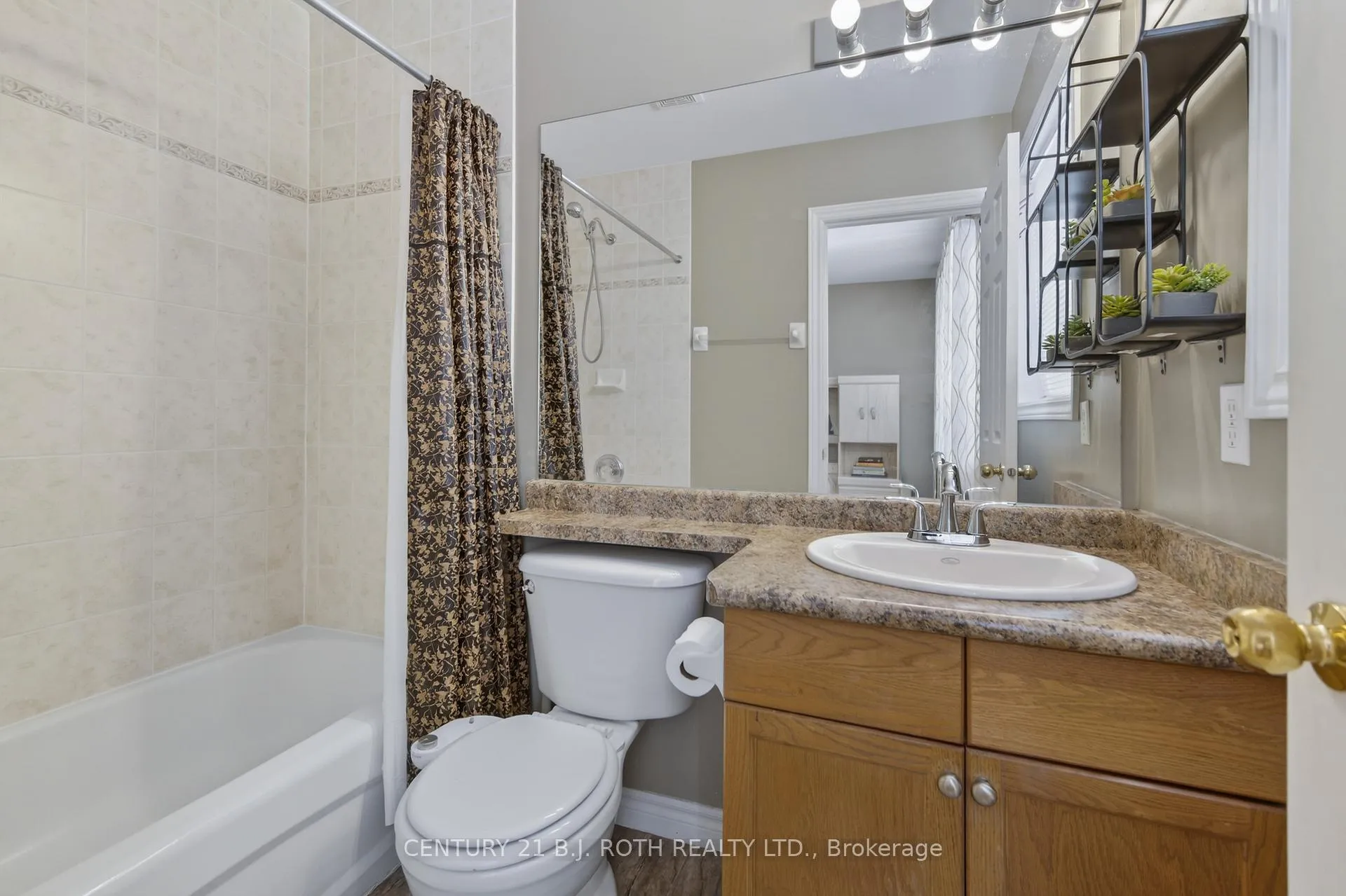 Photo 8 of 115 Lion's Gate Boulevard, Barrie, Little Lake — HOMEH