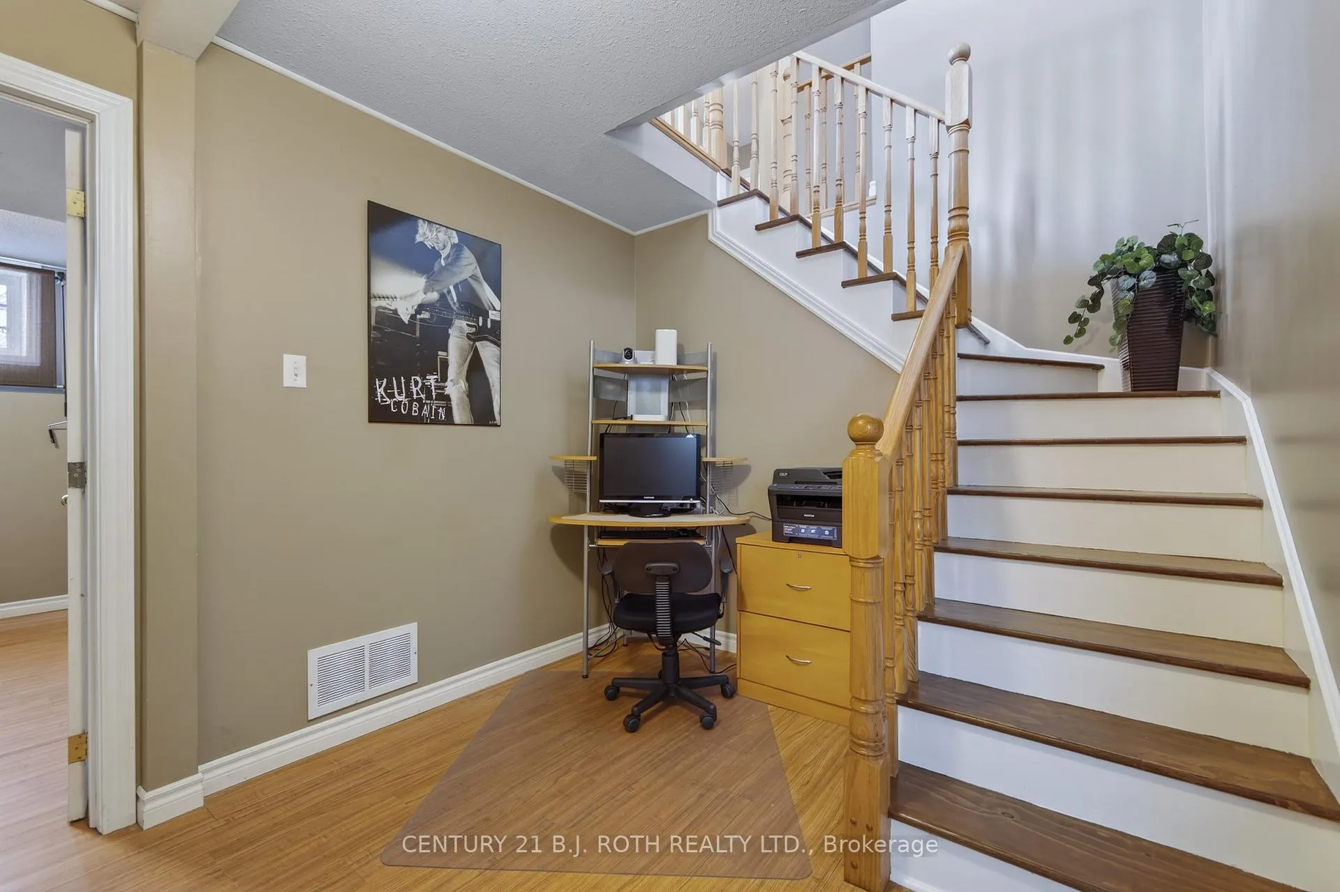 Photo 12 of 115 Lion's Gate Boulevard, Barrie, Little Lake — HOMEH