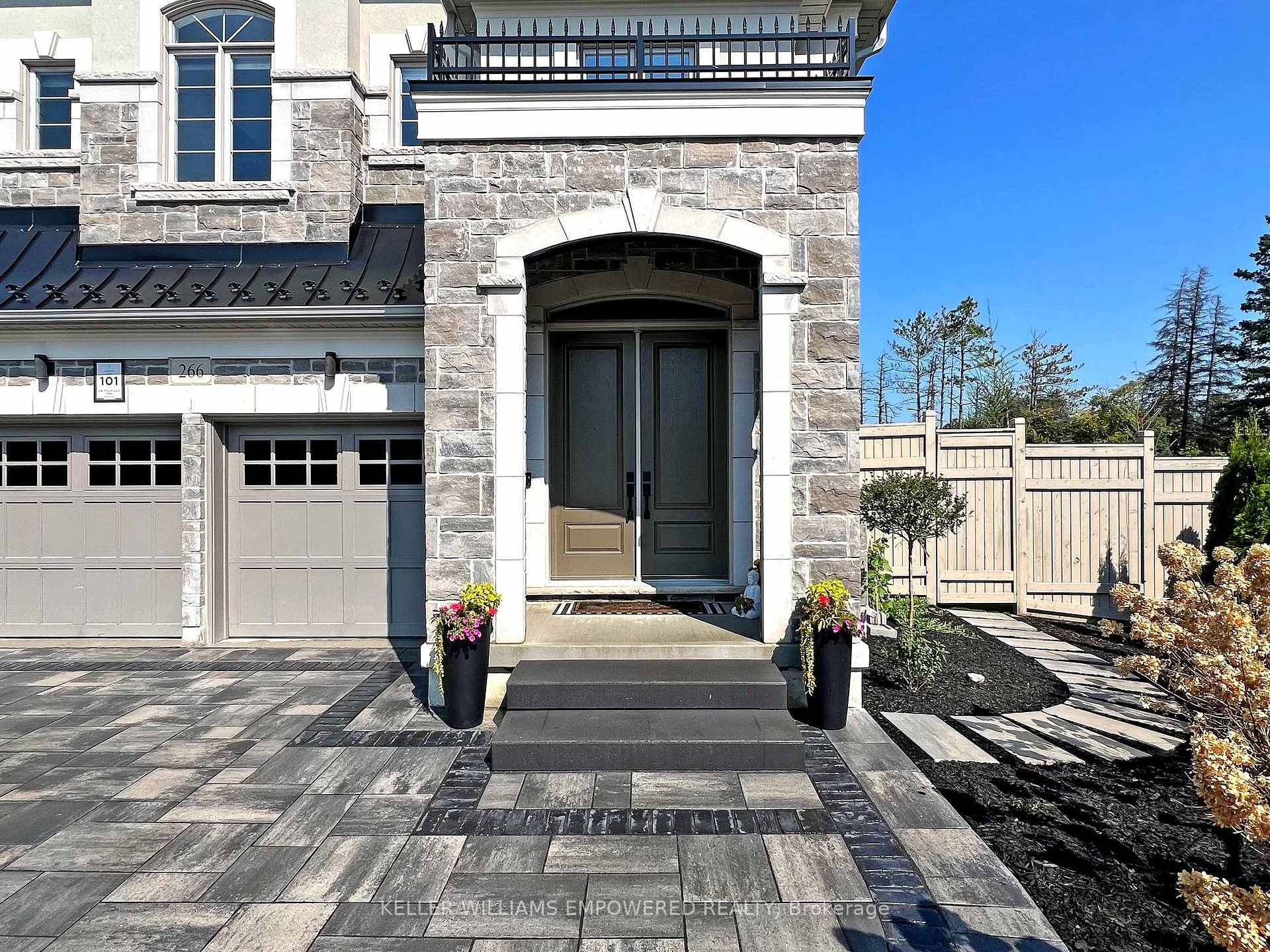 Photo 11 of 266 Touch Gold Crescent, Aurora, Bayview Southeast — HOMEH