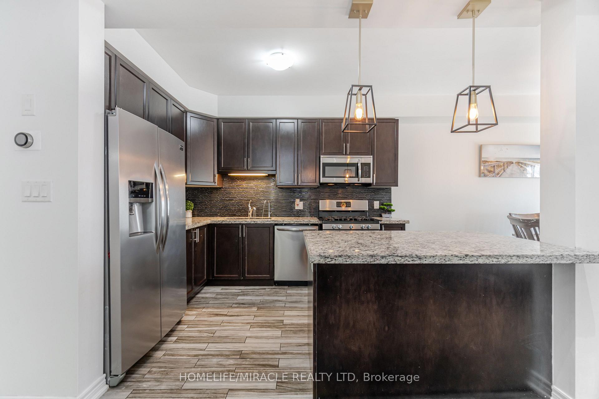 Photo 10 of 24 Kingsborough Drive, Grimsby, Grimsby Escarpment — HOMEH