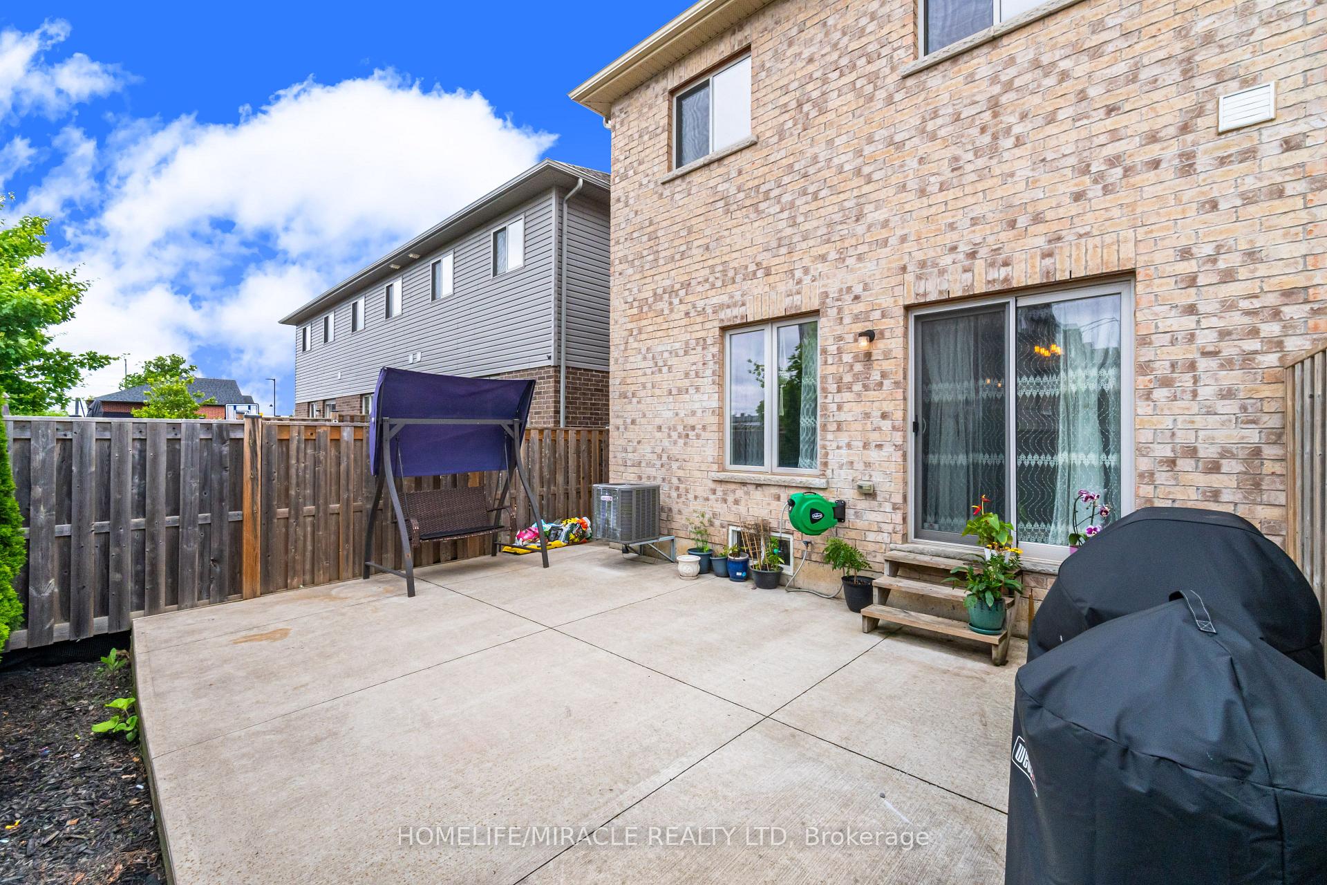 Photo 37 of 24 Kingsborough Drive, Grimsby, Grimsby Escarpment — HOMEH