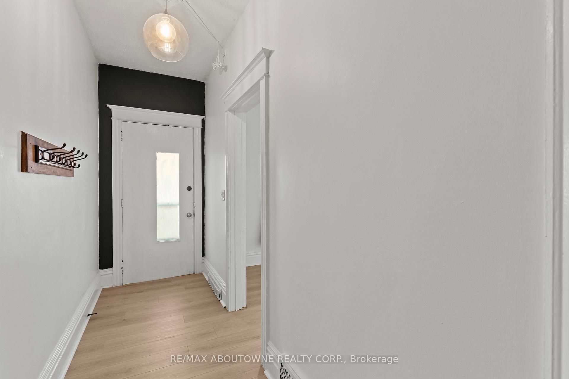 Photo 4 of 26 Rosemont Avenue, Hamilton, Stipley — HOMEH