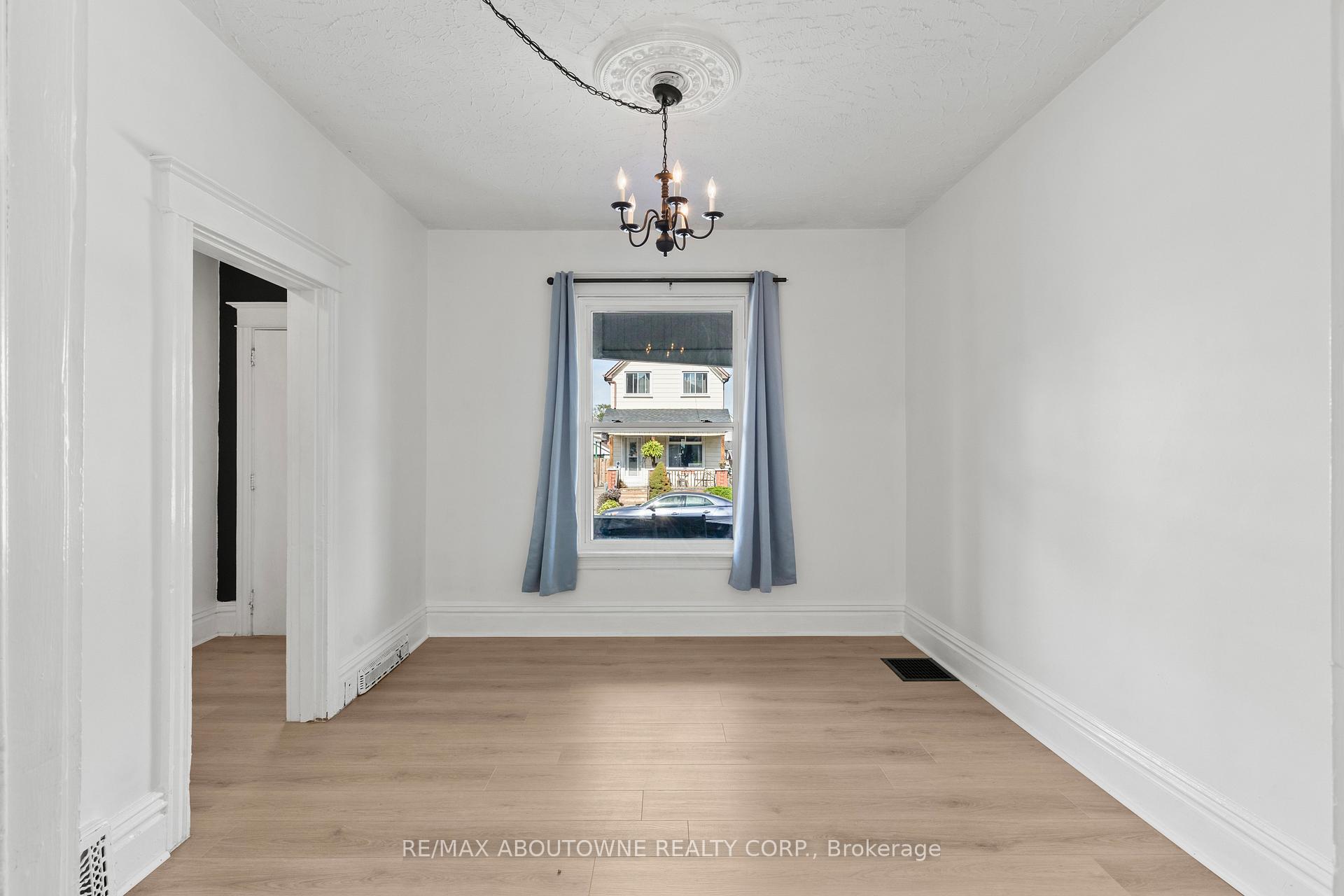 Photo 6 of 26 Rosemont Avenue, Hamilton, Stipley — HOMEH
