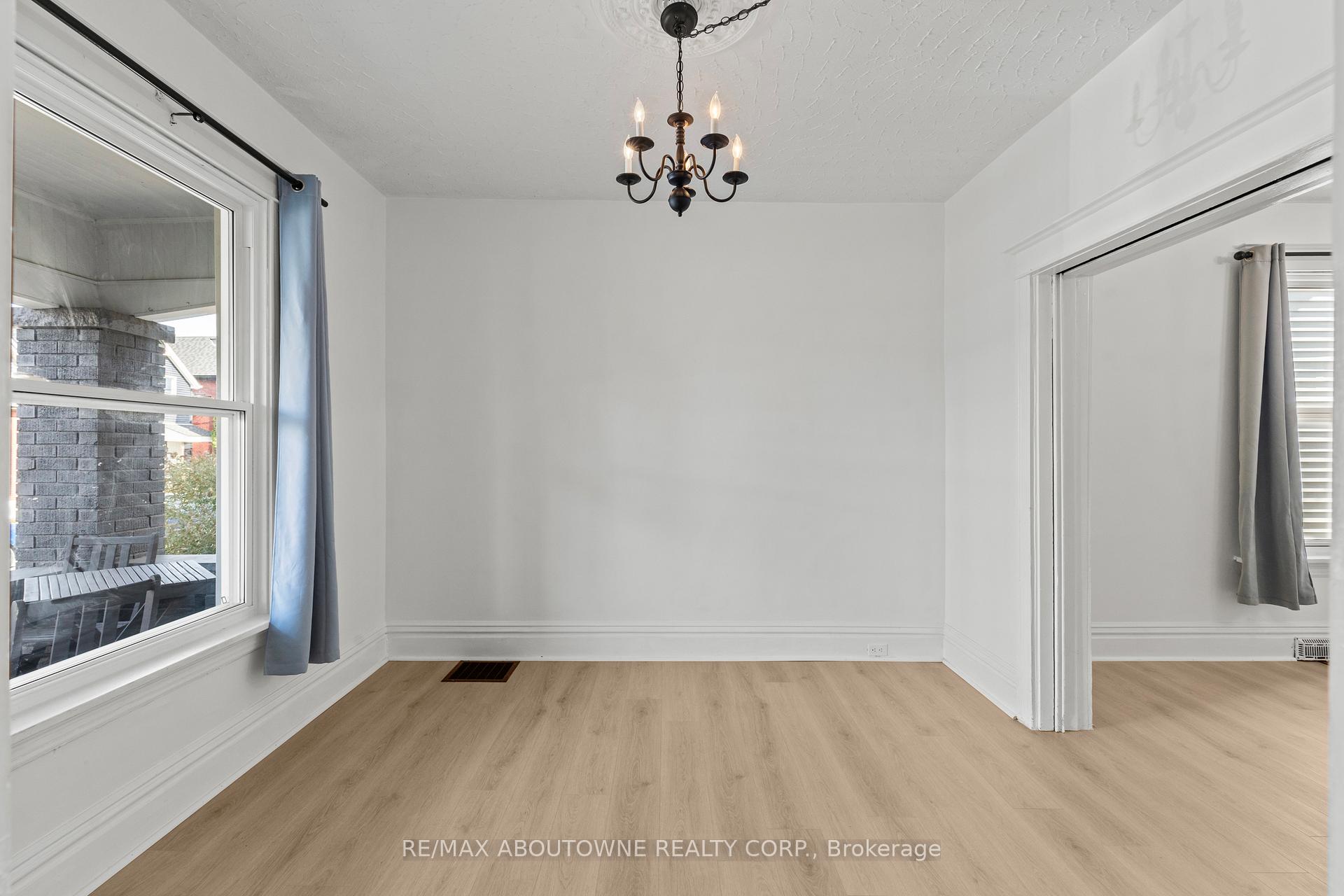 Photo 7 of 26 Rosemont Avenue, Hamilton, Stipley — HOMEH