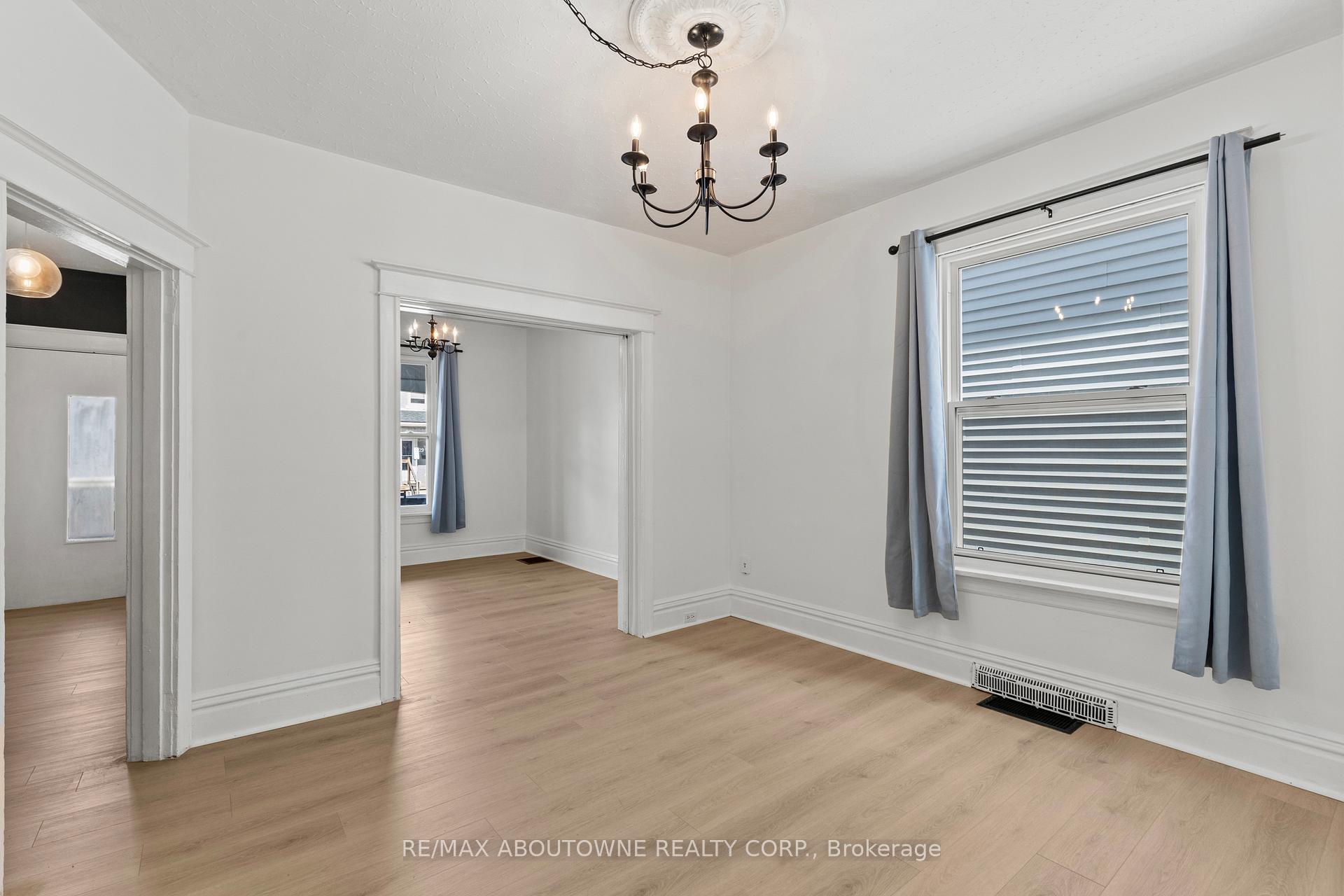Photo 8 of 26 Rosemont Avenue, Hamilton, Stipley — HOMEH