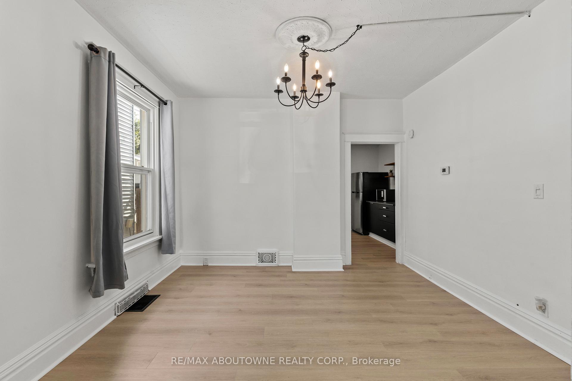 Photo 9 of 26 Rosemont Avenue, Hamilton, Stipley — HOMEH