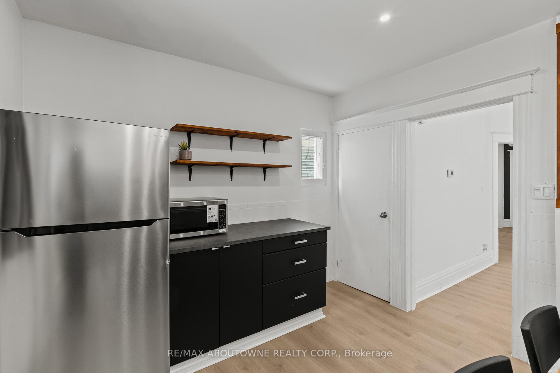 Photo 11 of 26 Rosemont Avenue, Hamilton, Stipley — HOMEH