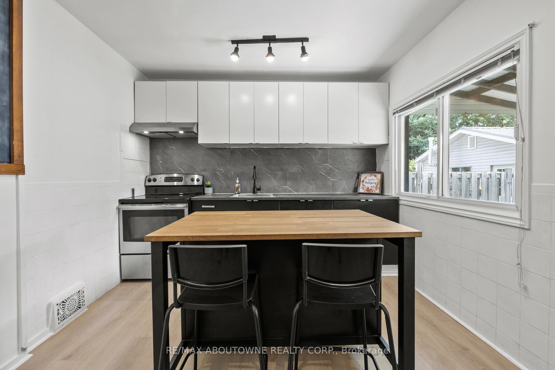 Photo 12 of 26 Rosemont Avenue, Hamilton, Stipley — HOMEH