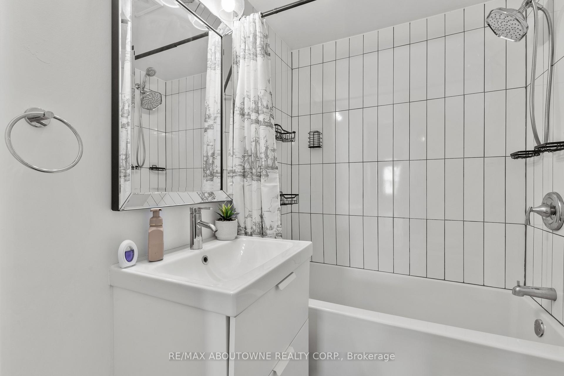 Photo 18 of 26 Rosemont Avenue, Hamilton, Stipley — HOMEH