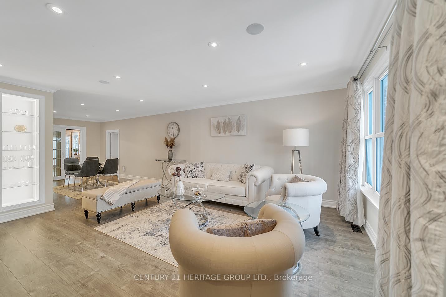 Photo 4 of 285 Lakeview Boulevard, Georgina, Keswick South — HOMEH