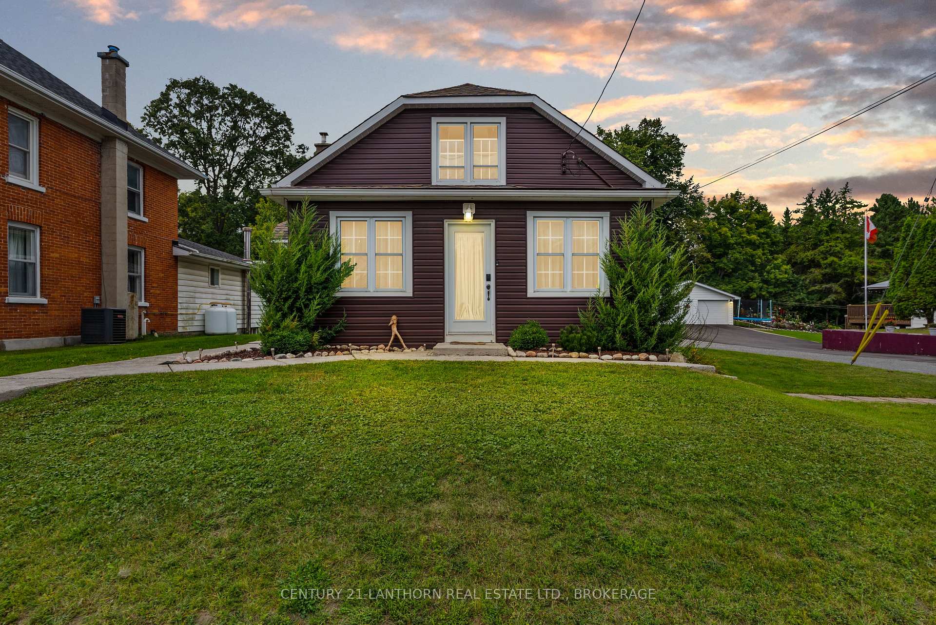 Photo 5 of 6817 38 Highway, Frontenac, Frontenac South — HOMEH