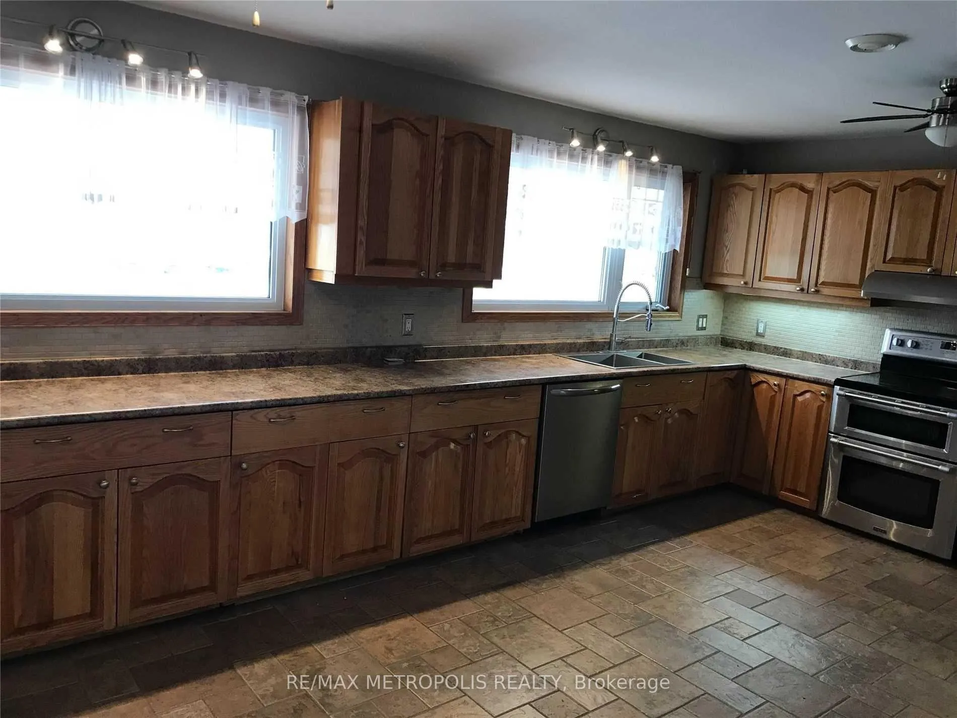 Photo 7 of 1602 Taunton Road E, Clarington, Rural Clarington — HOMEH