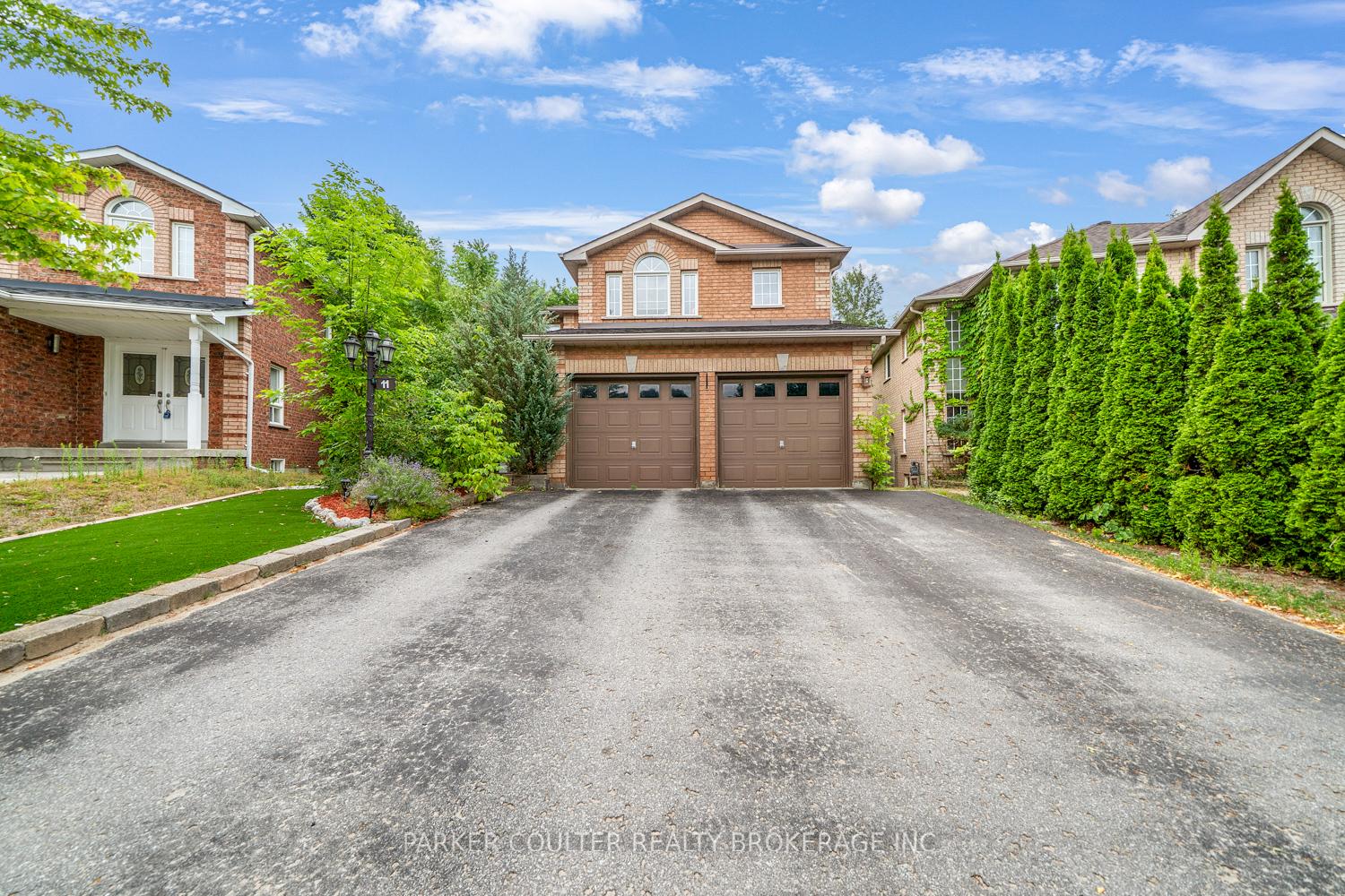 Photo 2 of 11 Mckenzie Crescent, Barrie, Ardagh — HOMEH