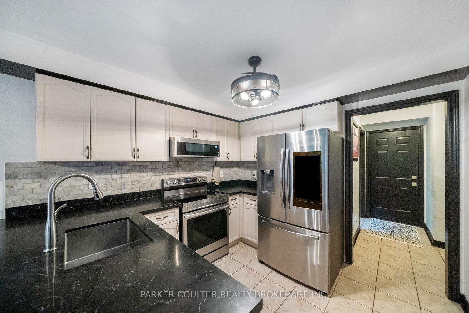 Photo 9 of 11 Mckenzie Crescent, Barrie, Ardagh — HOMEH