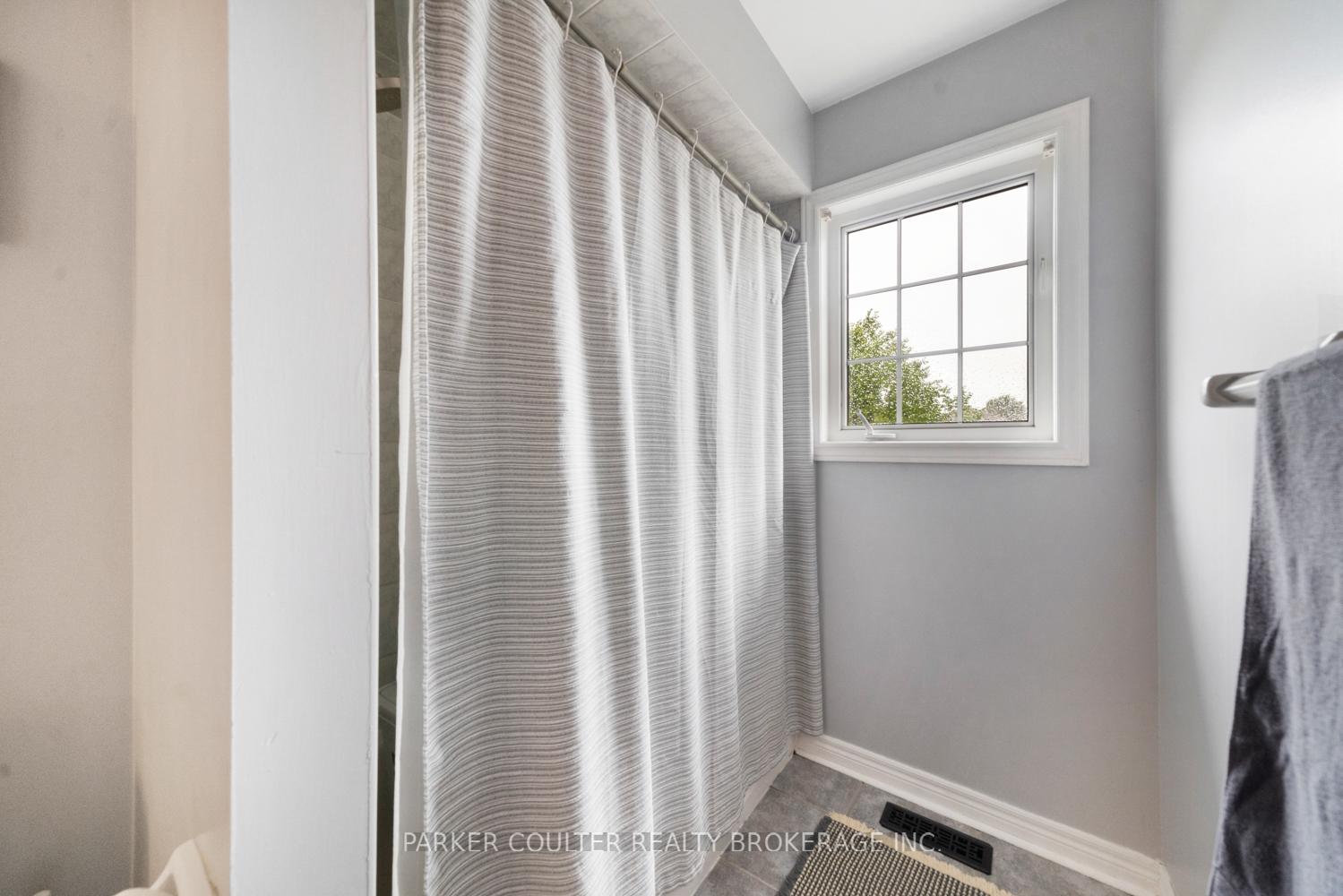 Photo 18 of 11 Mckenzie Crescent, Barrie, Ardagh — HOMEH
