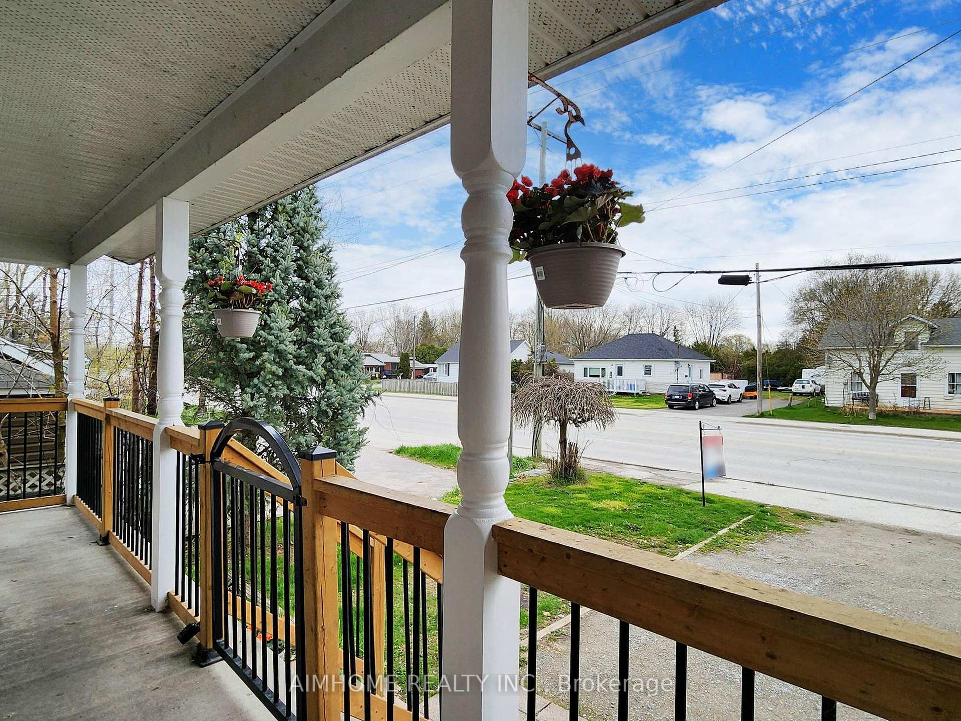Photo 4 of 360 The Queensway, Georgina, Keswick South — HOMEH