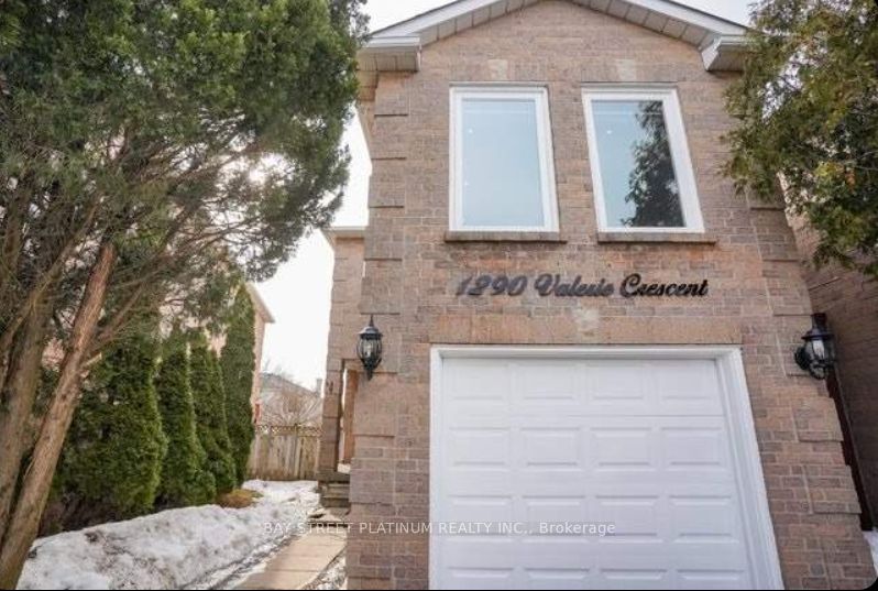 Front of 1290 Valerie Crescent S