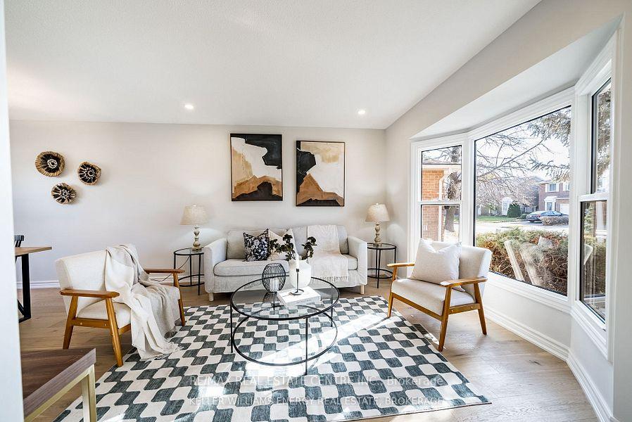 Photo 6 of 141 Speyside Drive, Oakville, Bronte — HOMEH
