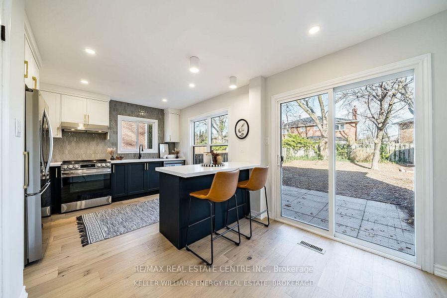Photo 8 of 141 Speyside Drive, Oakville, Bronte — HOMEH