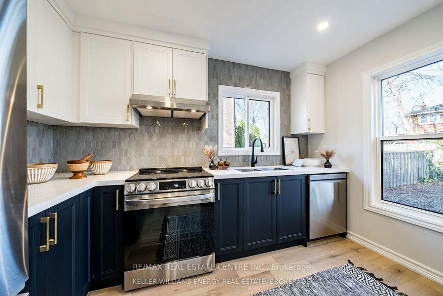 Photo 11 of 141 Speyside Drive, Oakville, Bronte — HOMEH