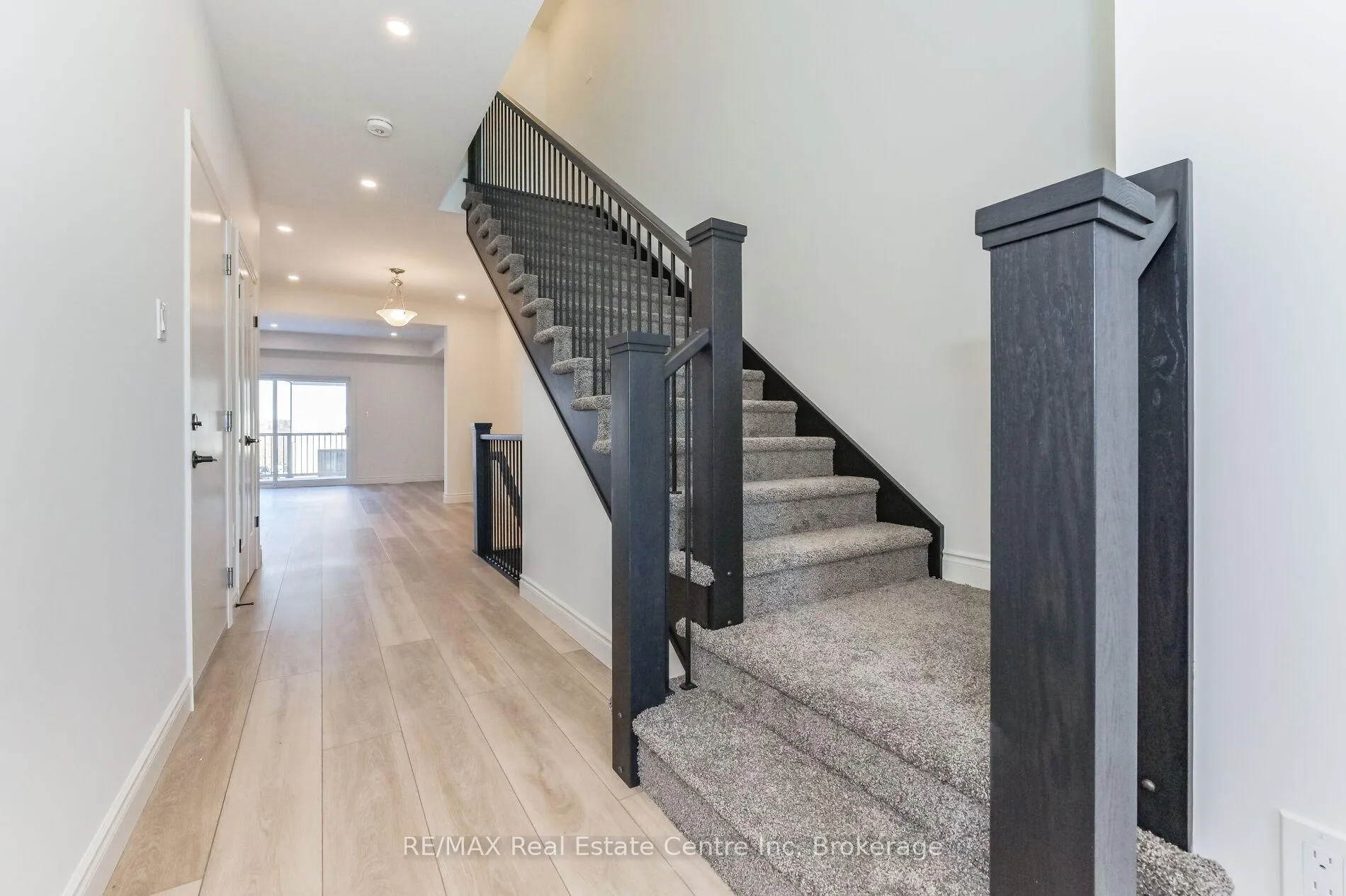 Photo 16 of 41 Hedley Lane, Centre Wellington, Elora/Salem — HOMEH