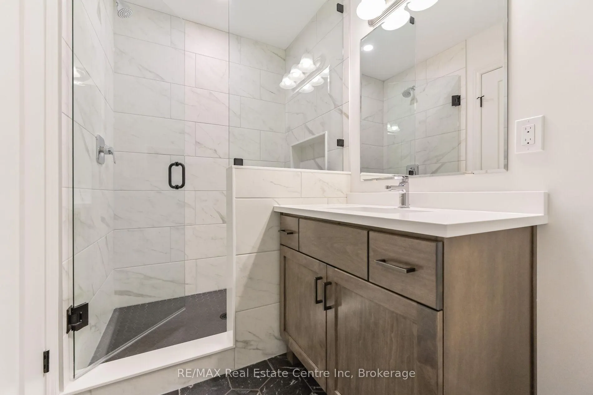 Photo 31 of 41 Hedley Lane, Centre Wellington, Elora/Salem — HOMEH